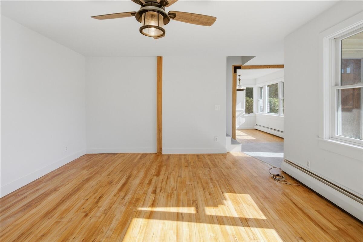 1827 Minot Avenue, Auburn, ME 04210 32-1-32