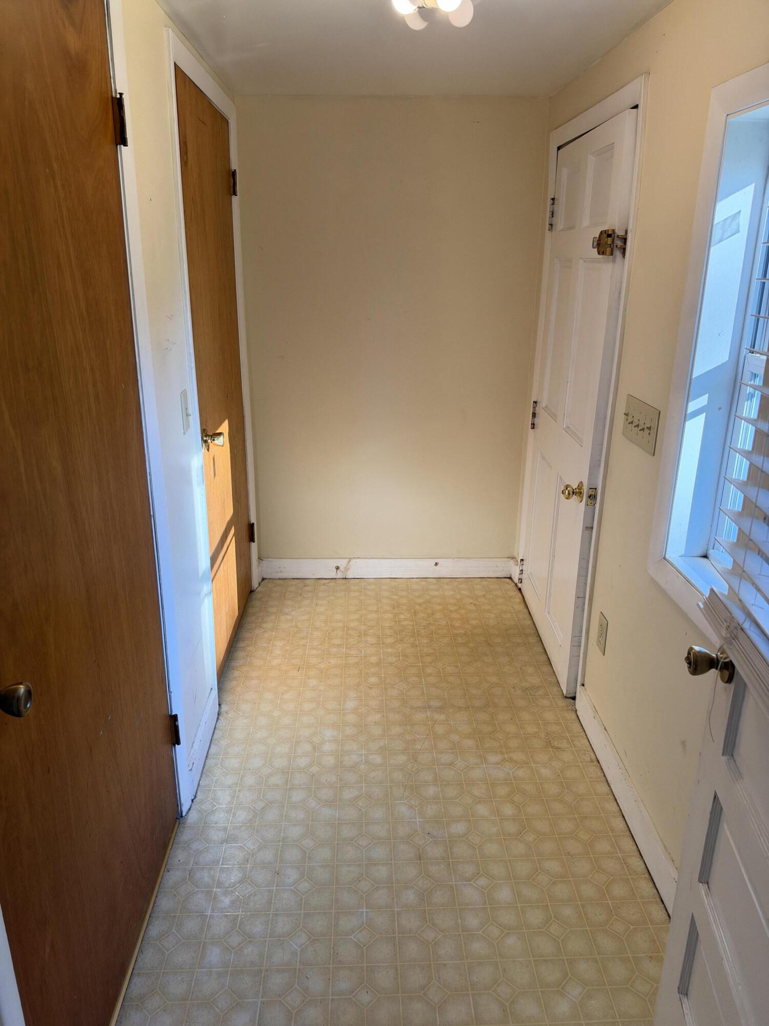 160 W Pleasant Street