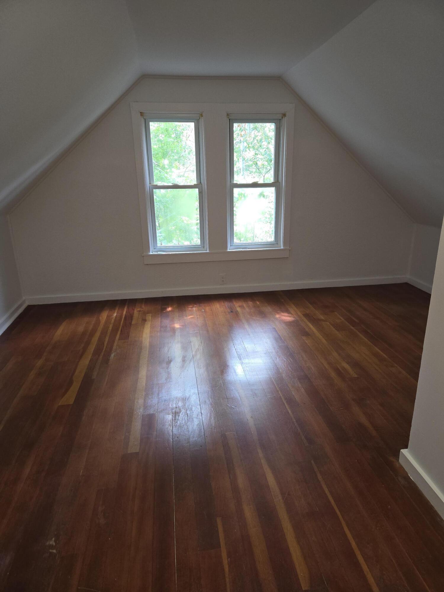 25 Falmouth Road, Falmouth, ME 04105 UNIT 1