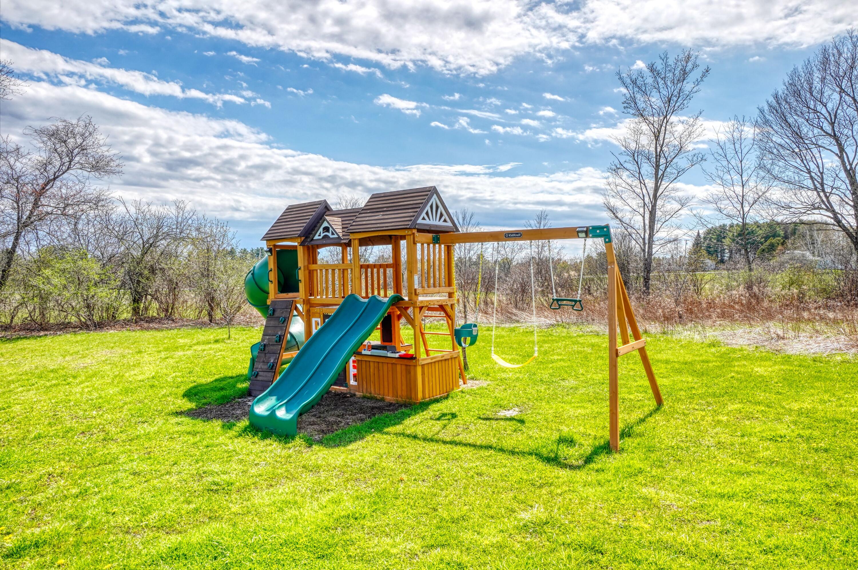 24 Royale Drive, Sidney, ME, 04330