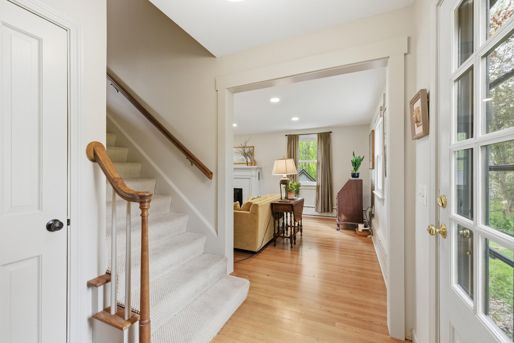 124 Phipps Point Road, Woolwich, ME 04579 Front hall