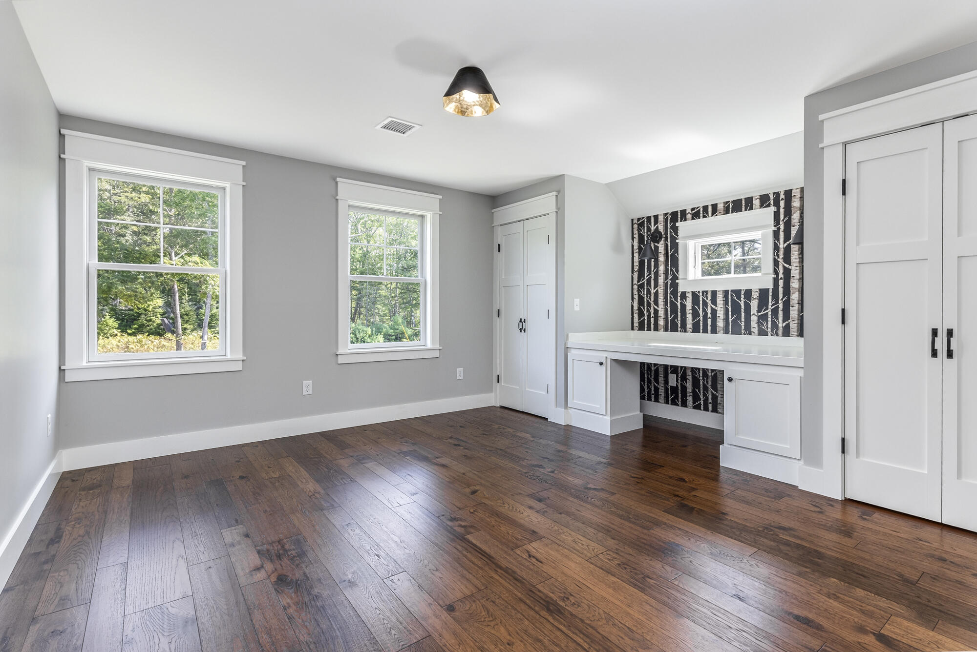 Bedroom 3 with built-in desk