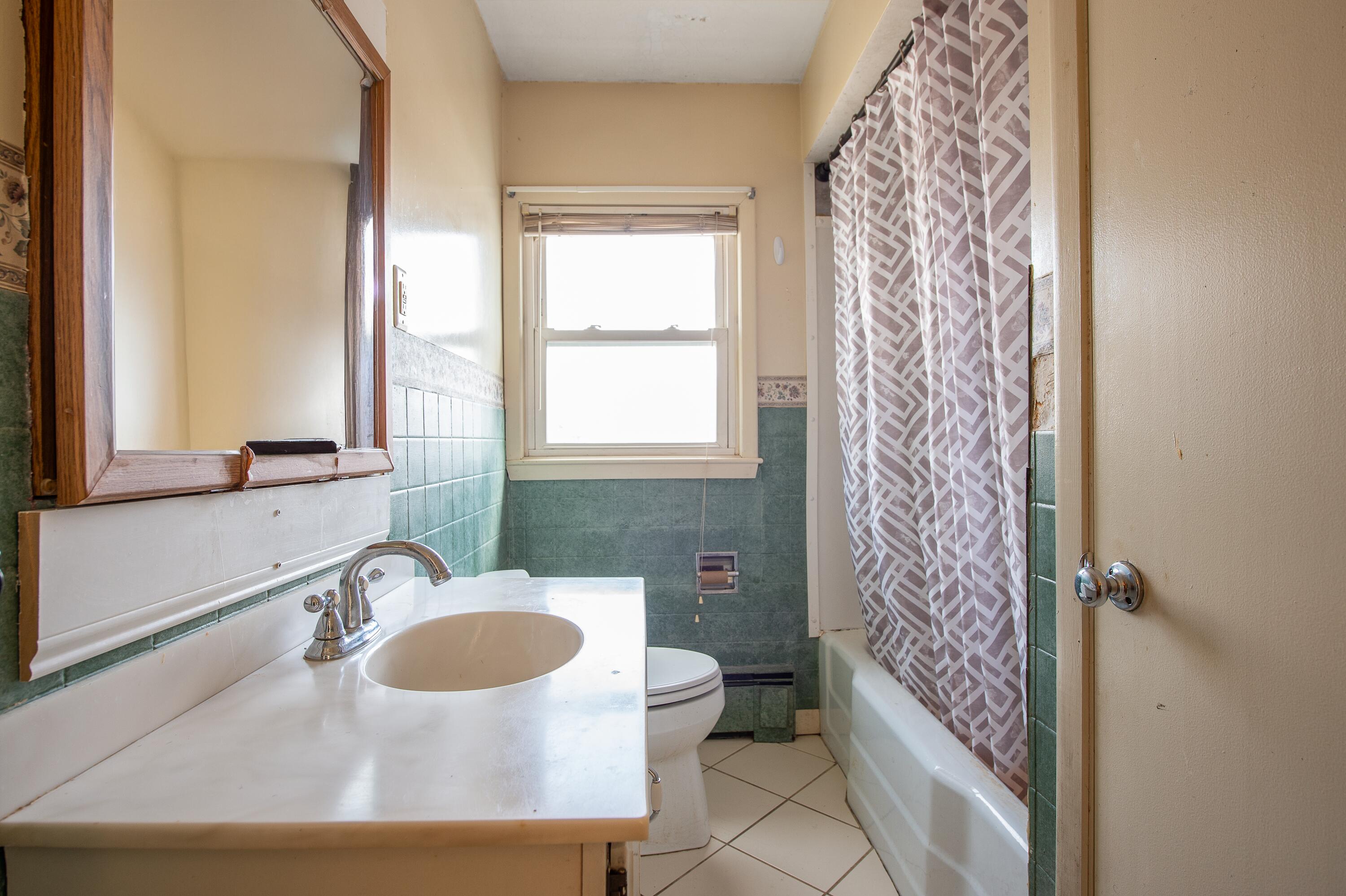 24 Highland Avenue, Lewiston, ME, 04240