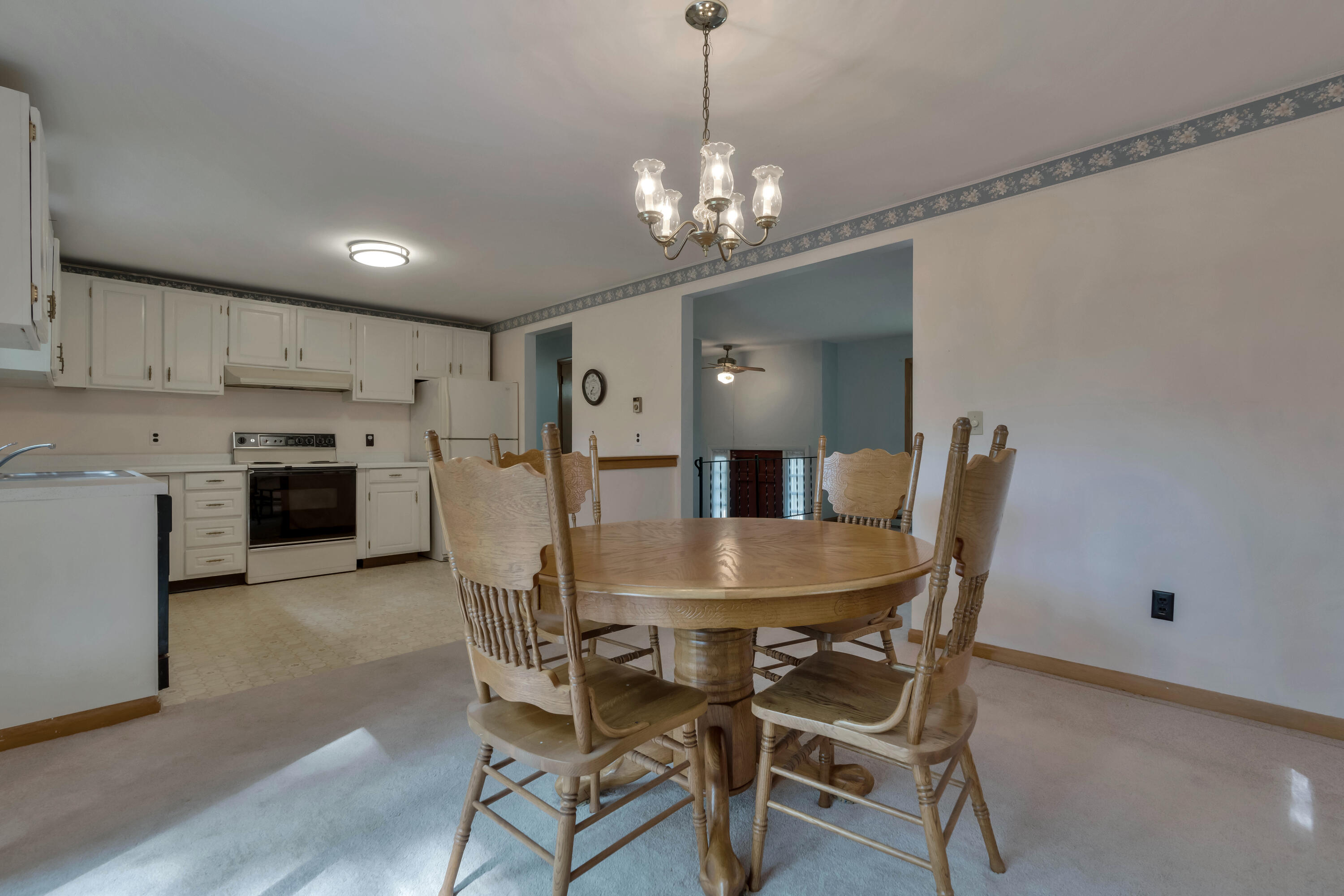 Dining room into kitchen