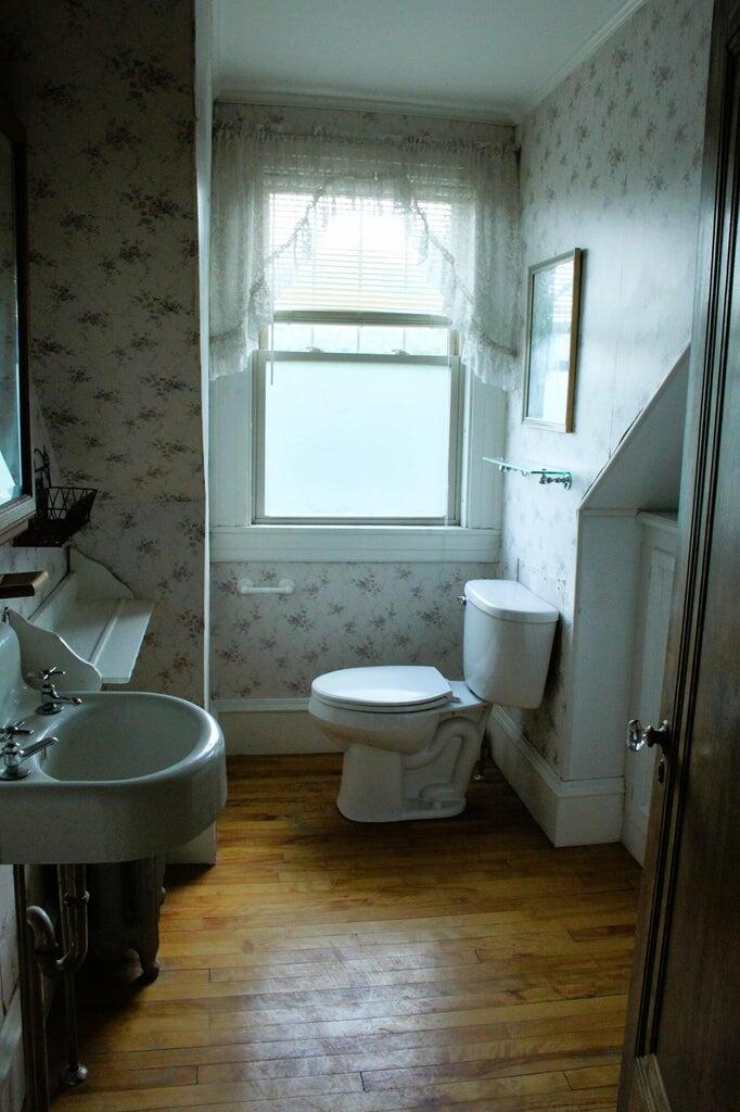 3rd floor bathroom