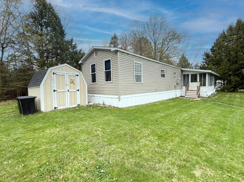 27. Exterior