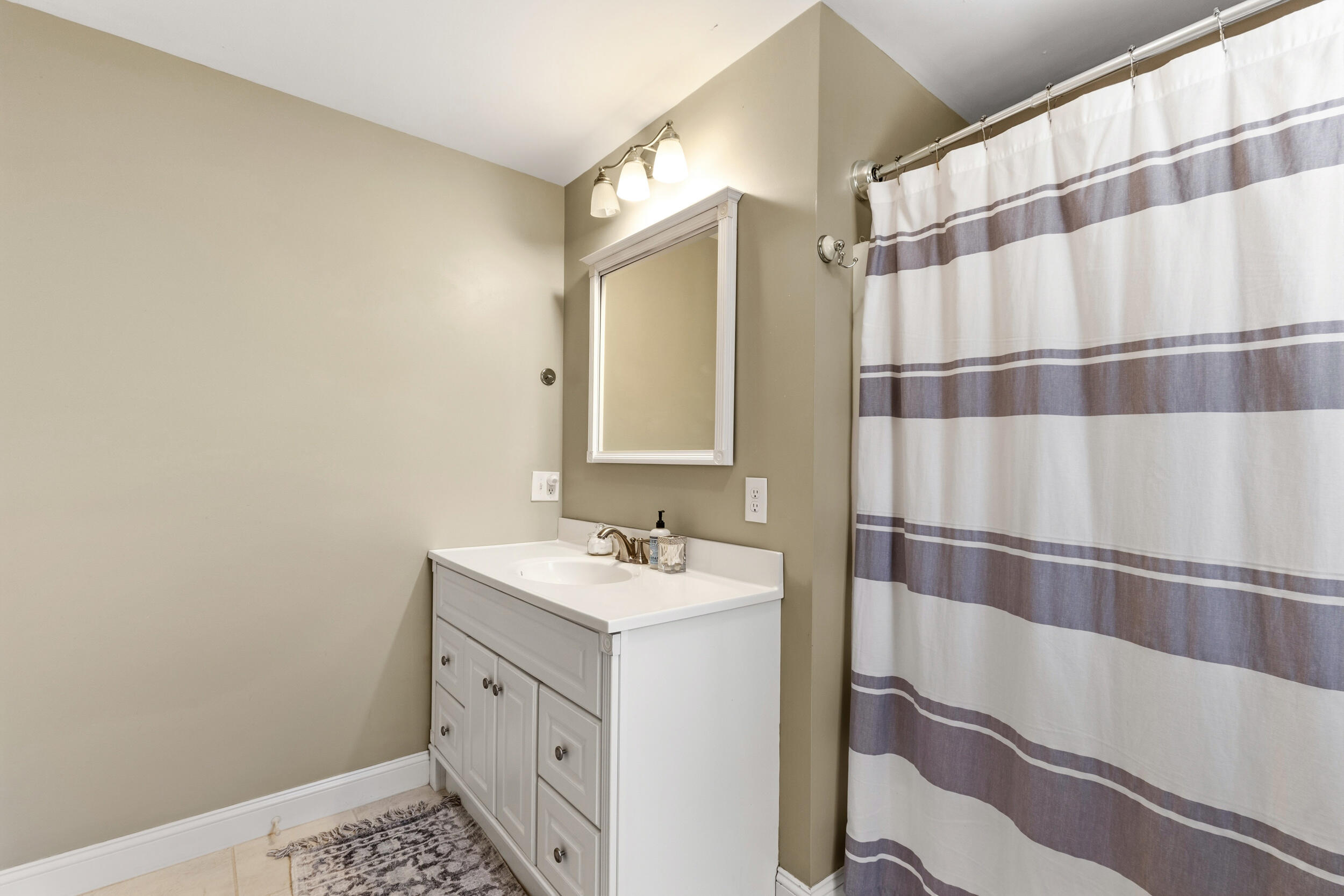 7 ROMAN WOODS Way, Gray, ME, 04039