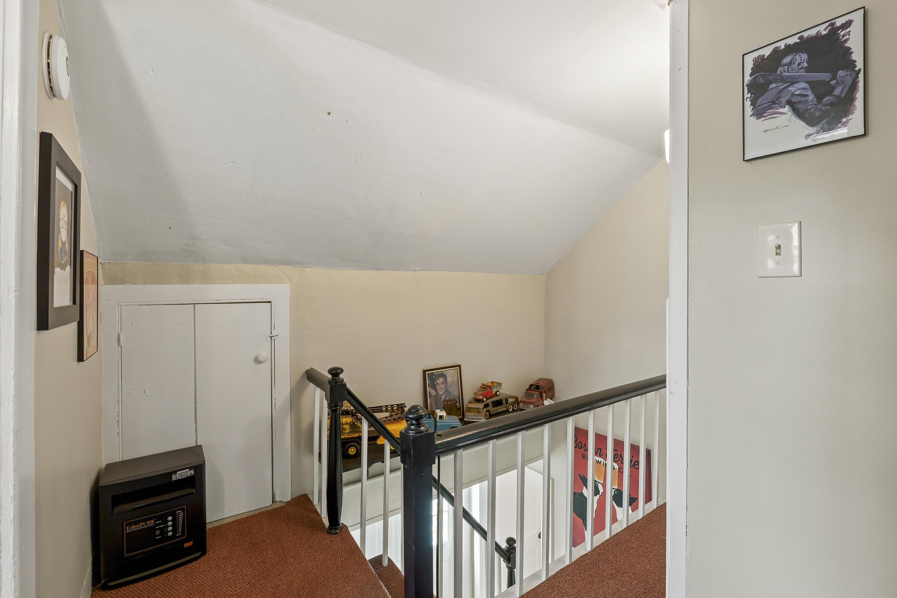 1090 Main Street, Bowdoin, ME 04287 Second floor landing