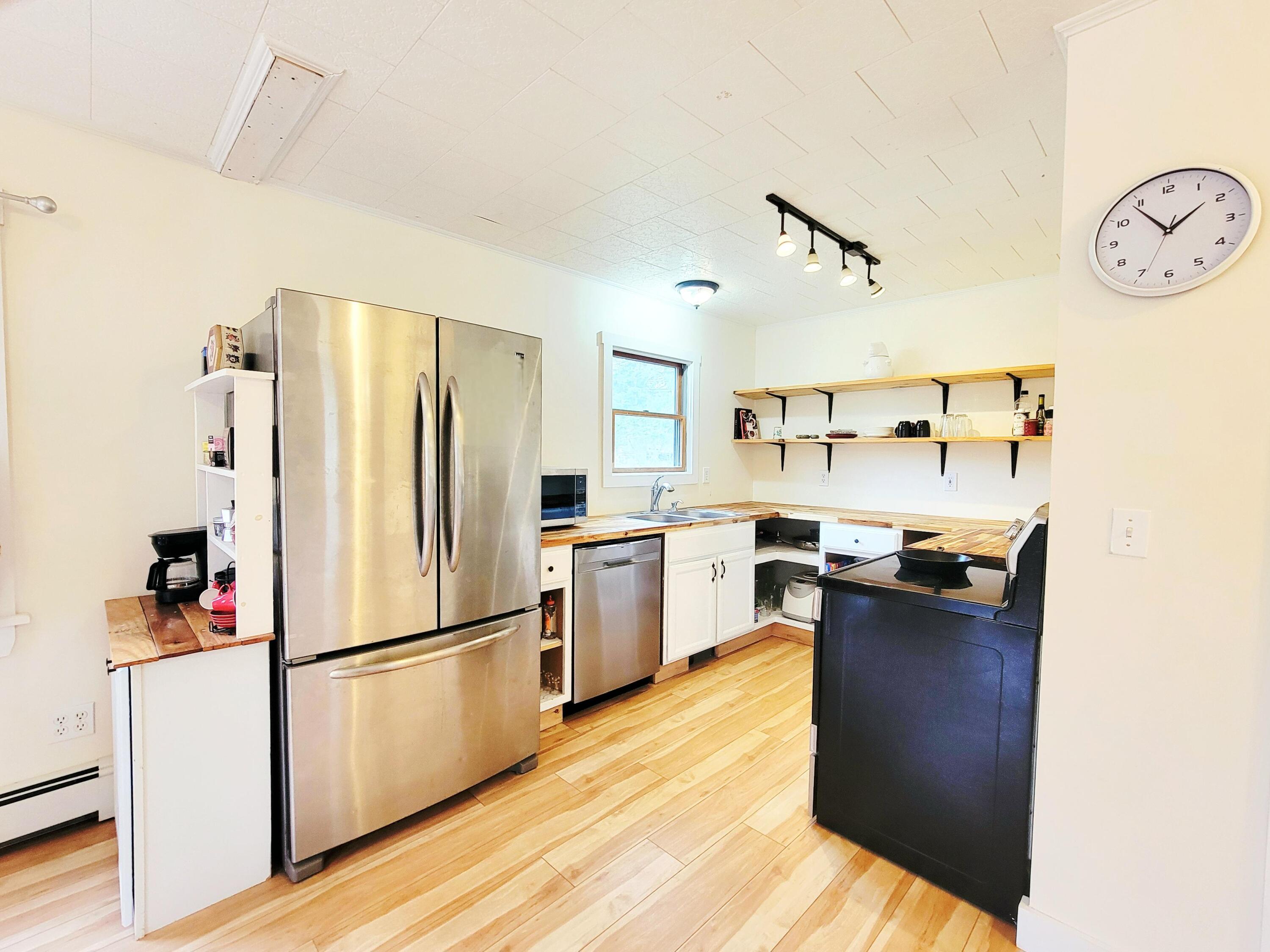 Large Eat-in Kitchen