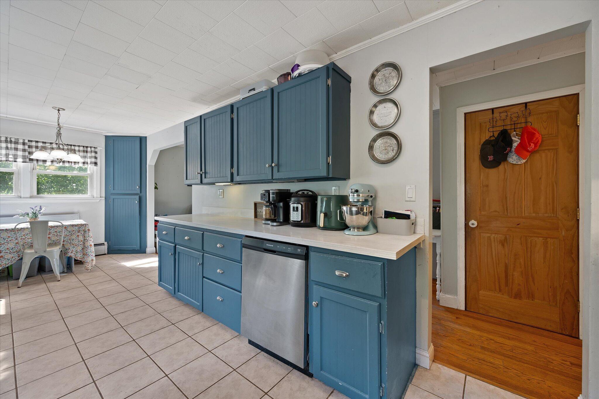 24 Coldbrook Road, Hampden, ME 04444 22-Kitchen