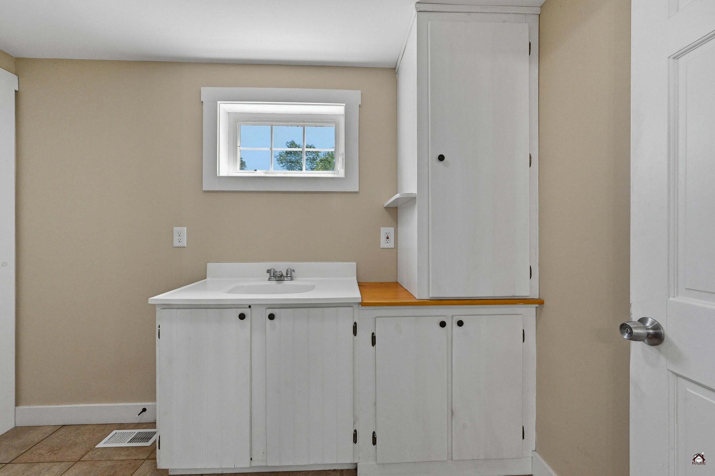 856 Augusta Road, Rome, ME 04963 Full Bath #1