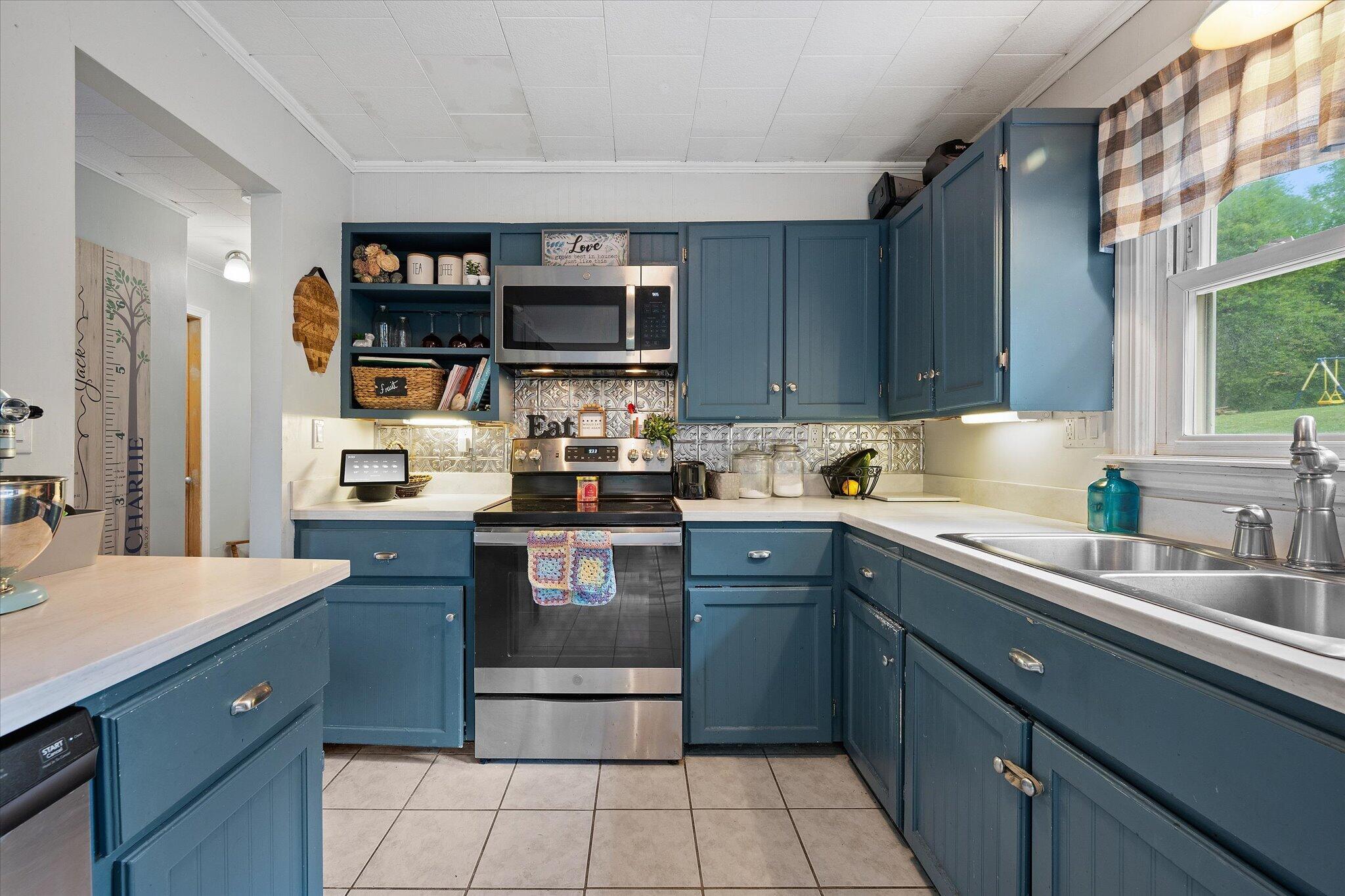 24 Coldbrook Road, Hampden, ME 04444 20-Kitchen