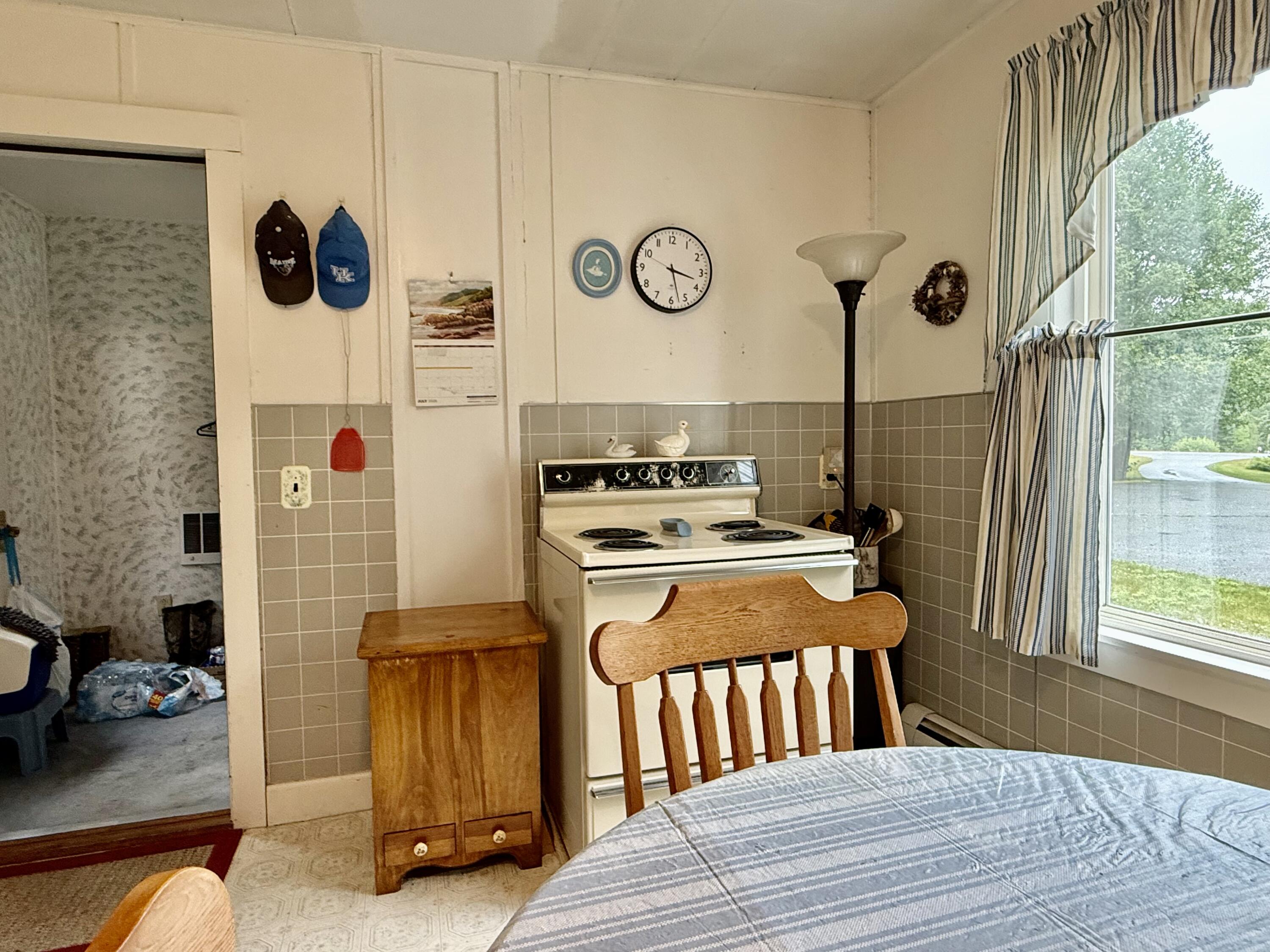 Kitchen look to mudroom
