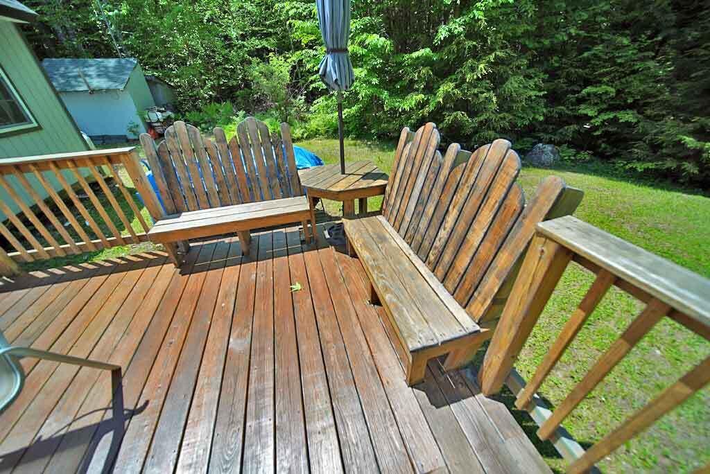 built-in-benches-sandy-beac