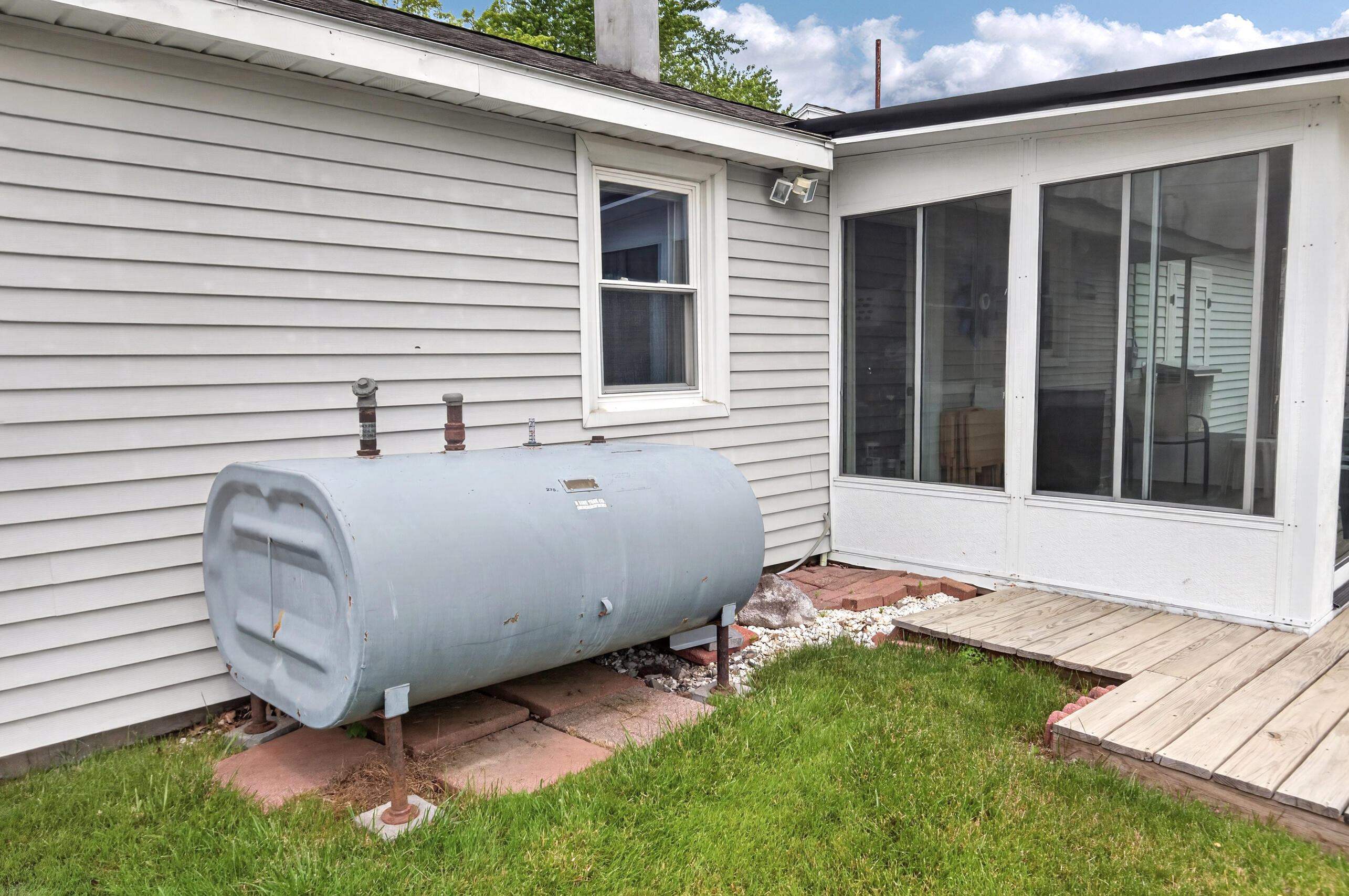 15 Brewster Street, Bangor, ME 04401 Oil Tank