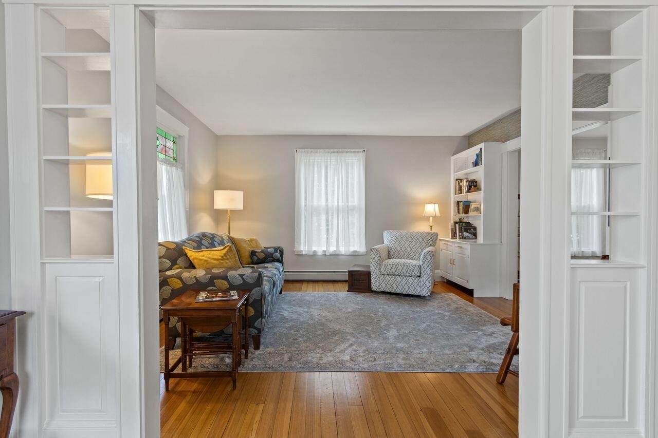 14 Holly Street, Portland, ME 04103 Welcome family and friends into comfortable Living Room