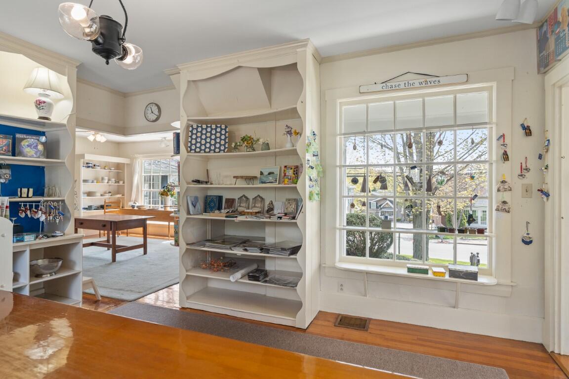 34 Townsend Avenue, Boothbay Harbor, ME, 04538