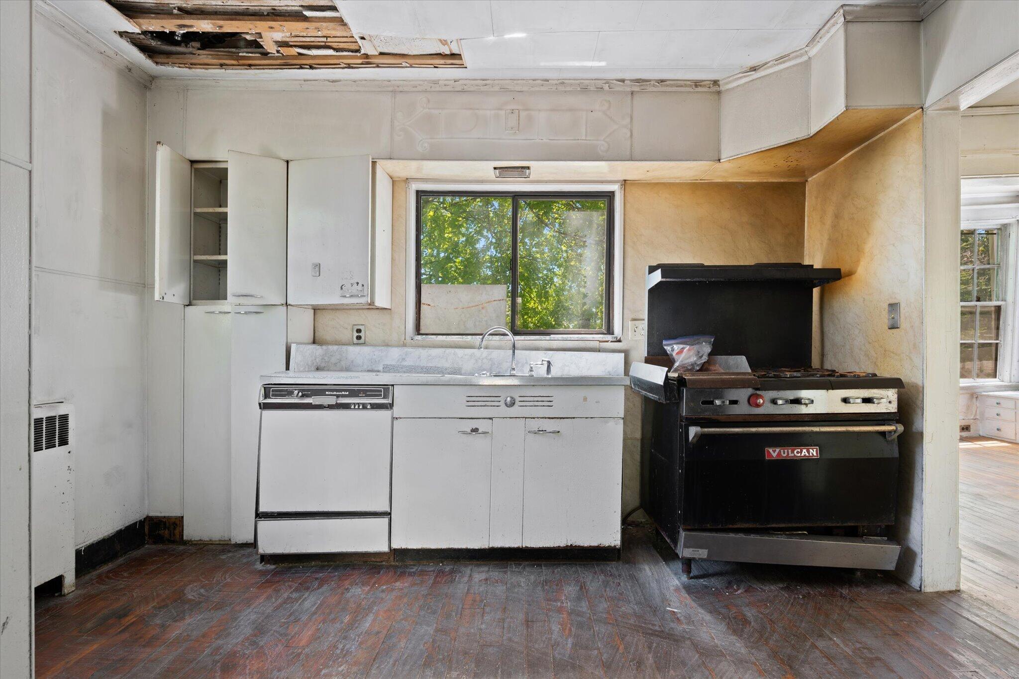 16-Kitchen