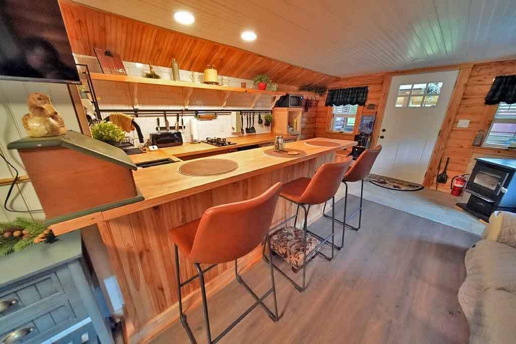 vacation-cabin-me-kitchen
