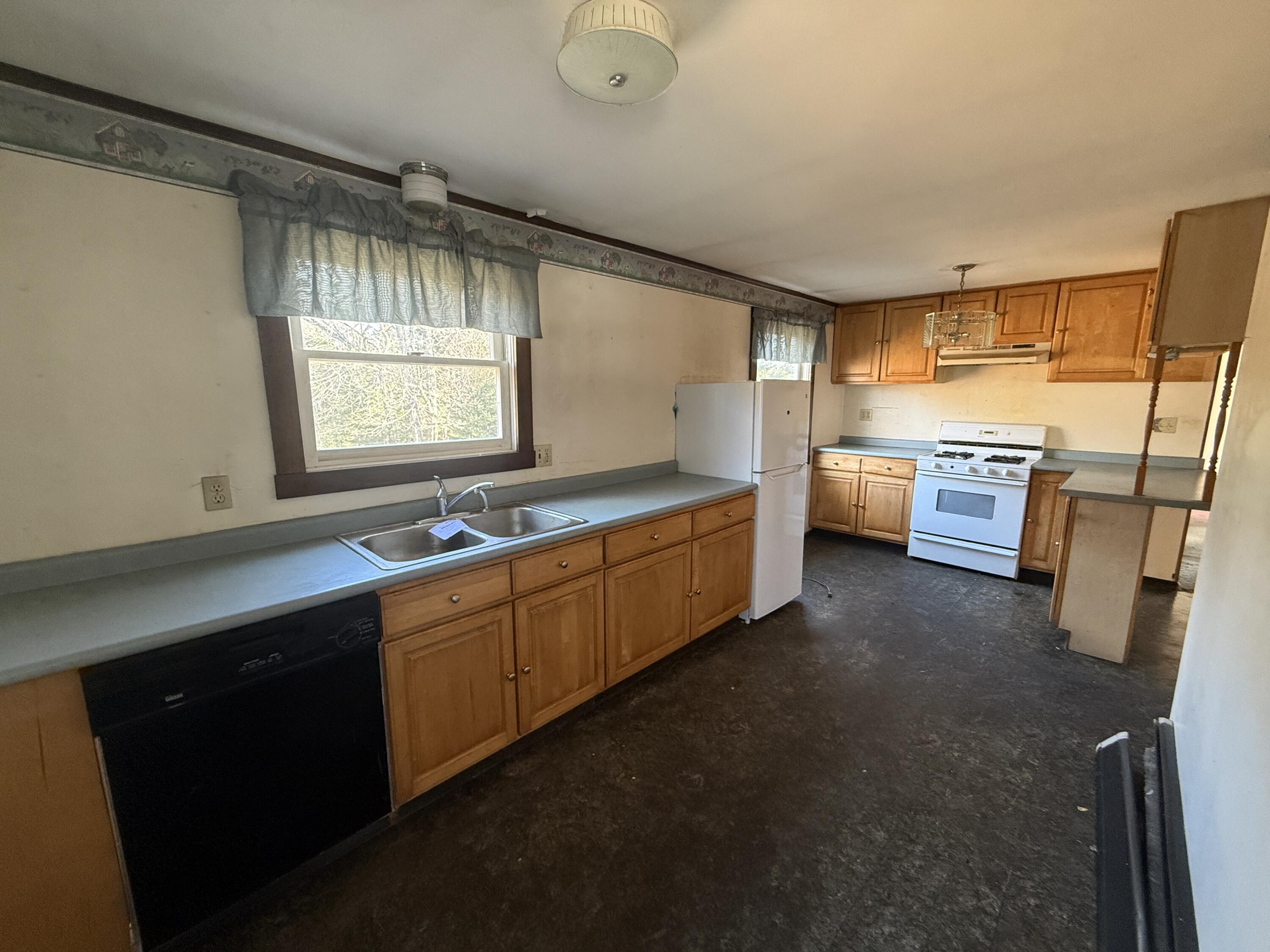 111 N Main Street, Stonington, ME, 04681