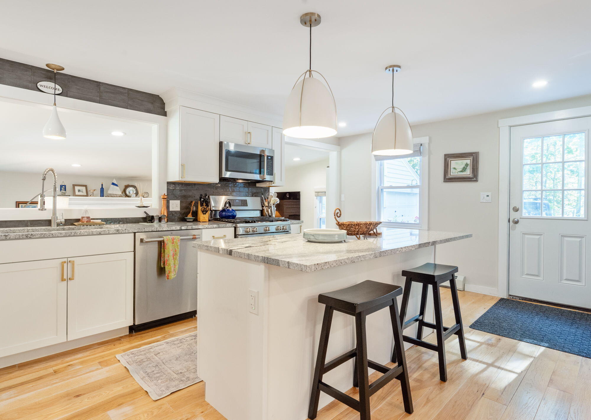 303 Middle Road, Falmouth, ME 04105 Kitchen