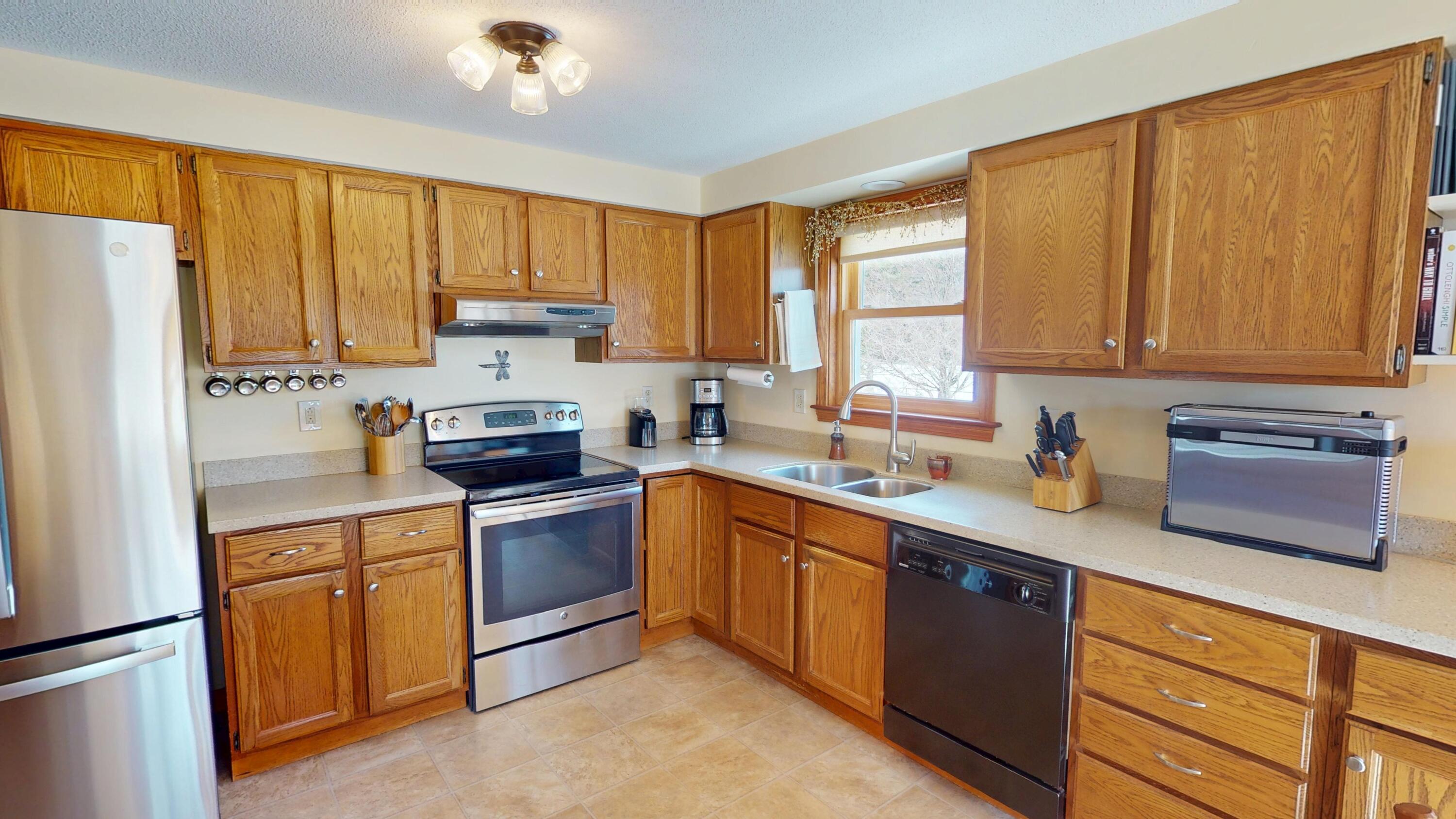 1013 Sunset Avenue, Glenburn, ME, 04401