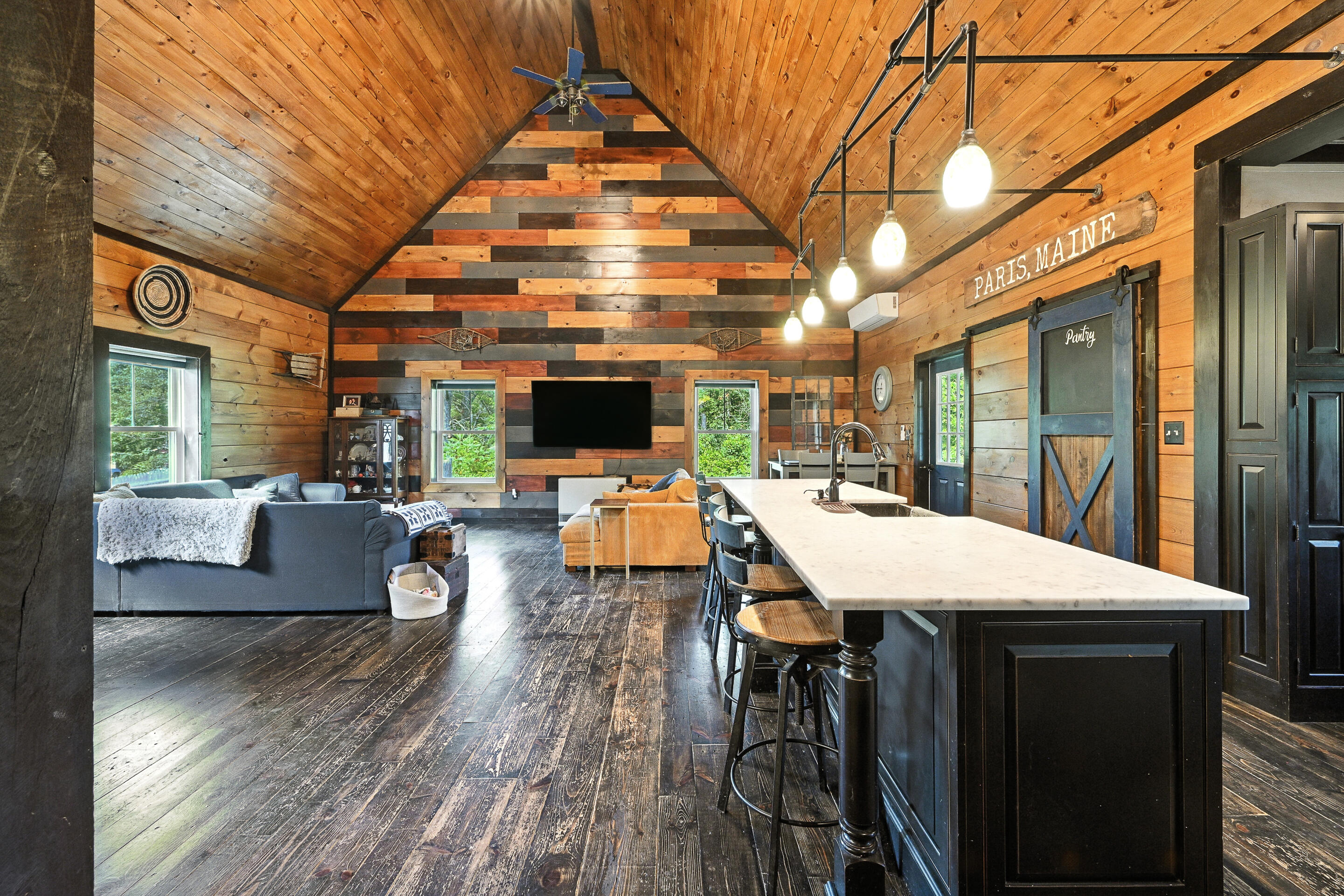 42 East Oxford Road, Paris, ME, 04281