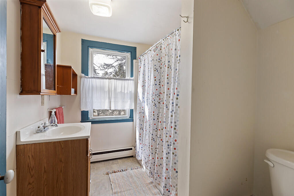 903 Western Avenue, Manchester, ME, 04351