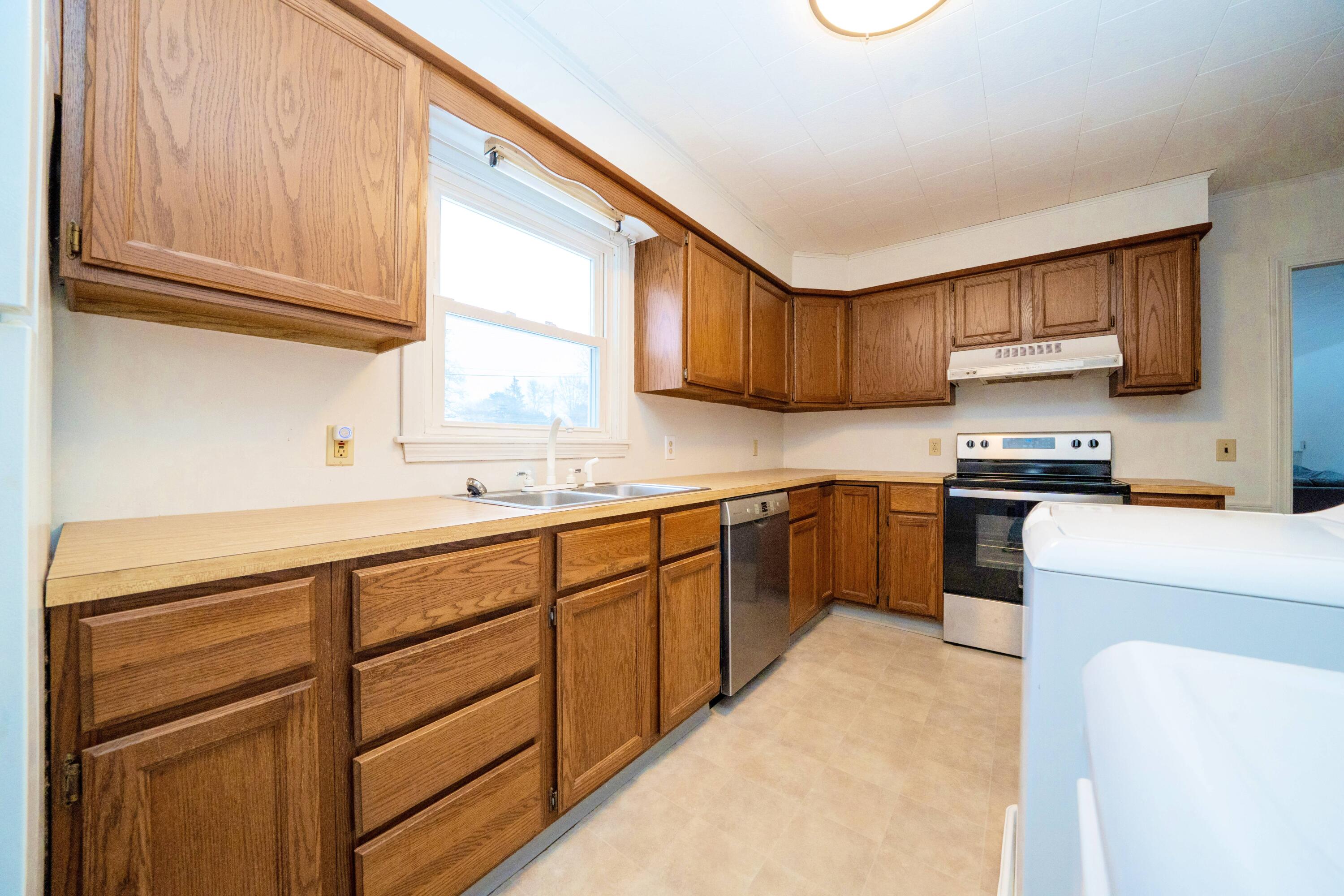 13 Westbrook Terrace, Hampden, ME, 04444