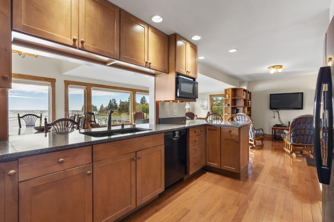 22 Gray Road, Southport, ME, 04576