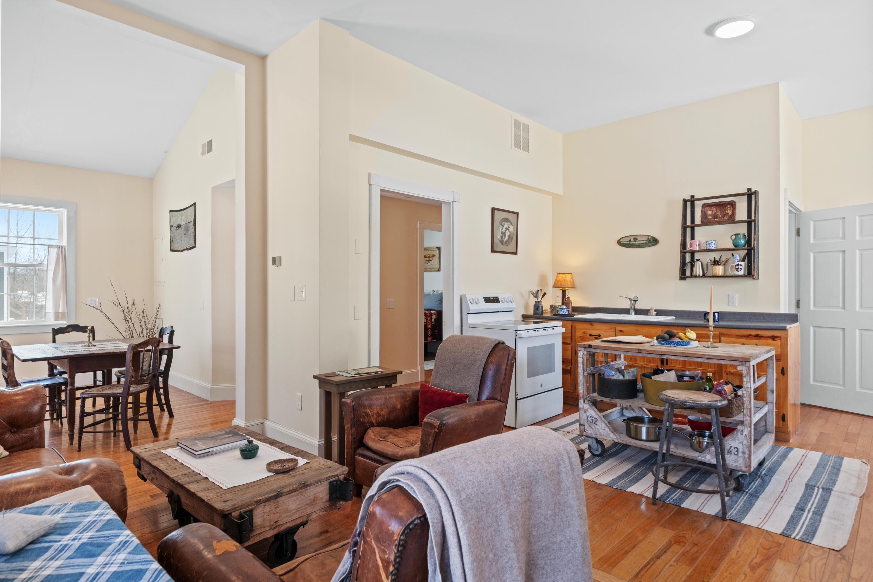 31-33 Booker Street UNIT 4, Thomaston, ME, 04861