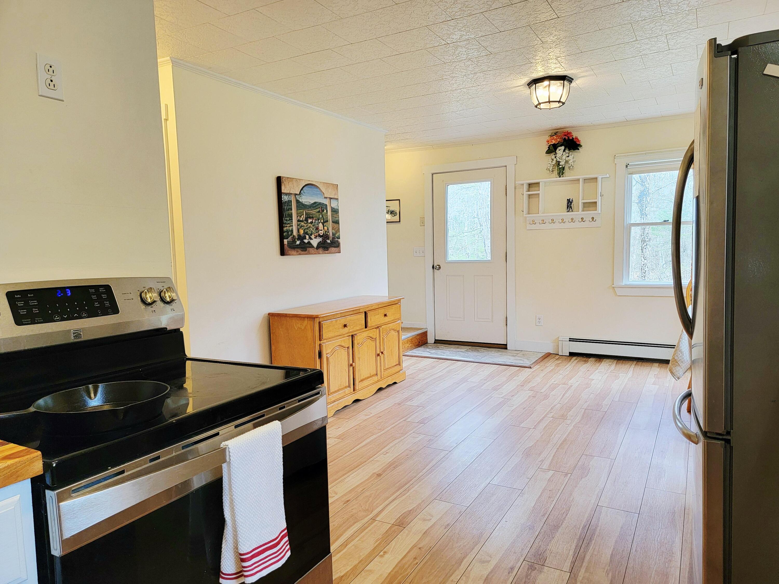 Large Eat-in Kitchen