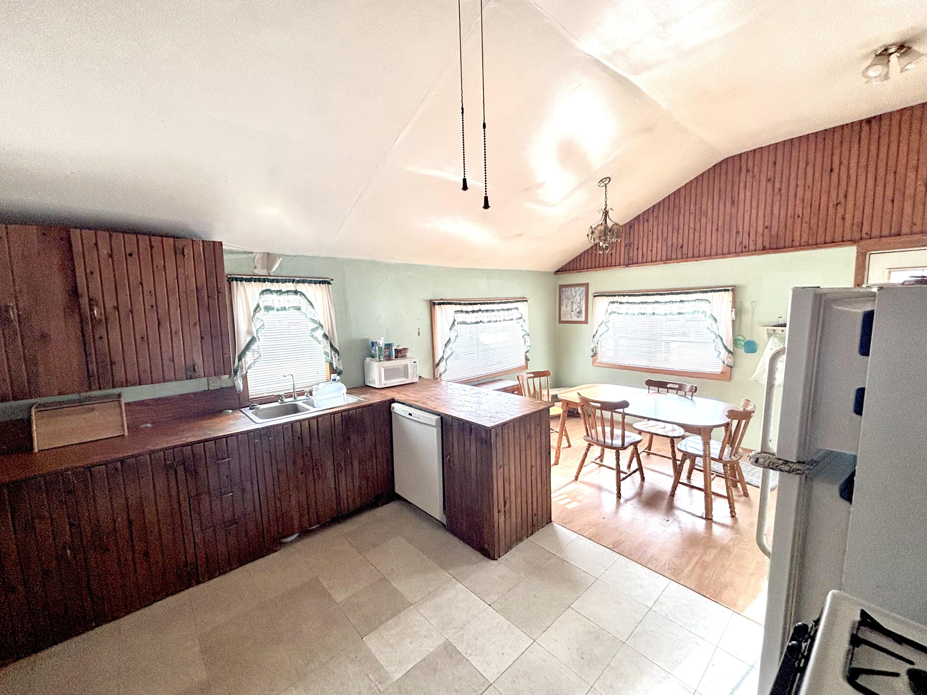 6 Horseshoe Road, Medway, ME, 04460