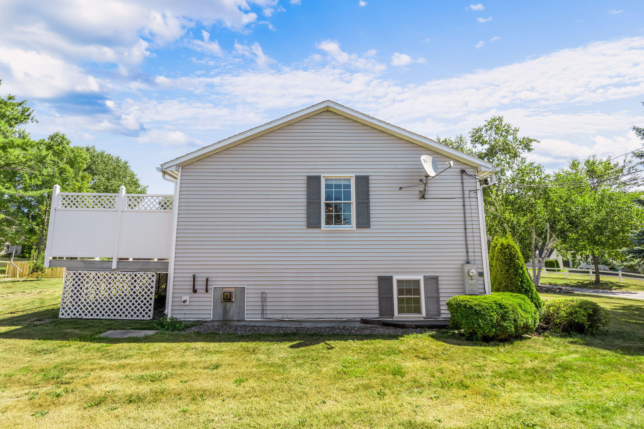 50 Laurel Circle, Bangor, ME 04401 Side of home