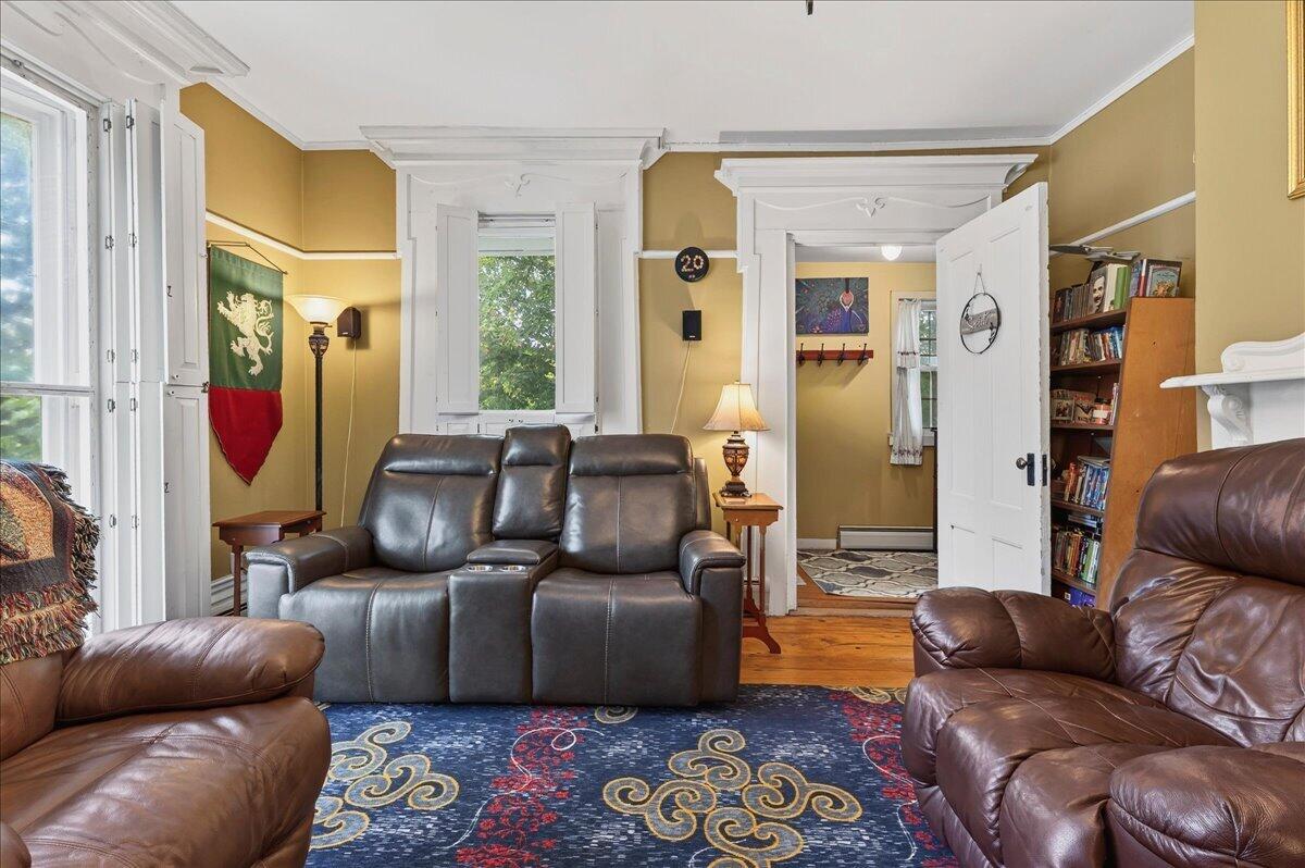 15 Commercial Street, Winterport, ME 04496 Living room