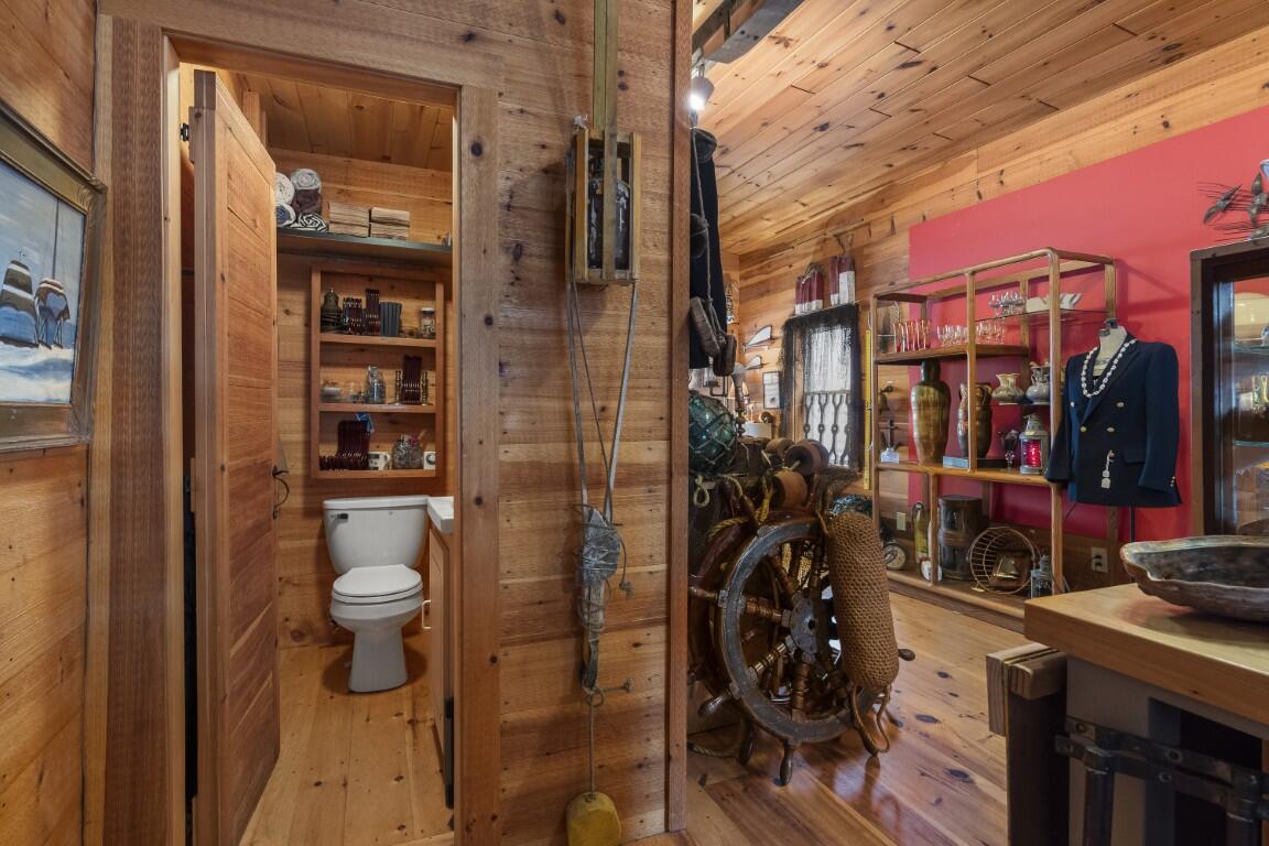 10 Mckown Street, Boothbay Harbor, ME, 04538