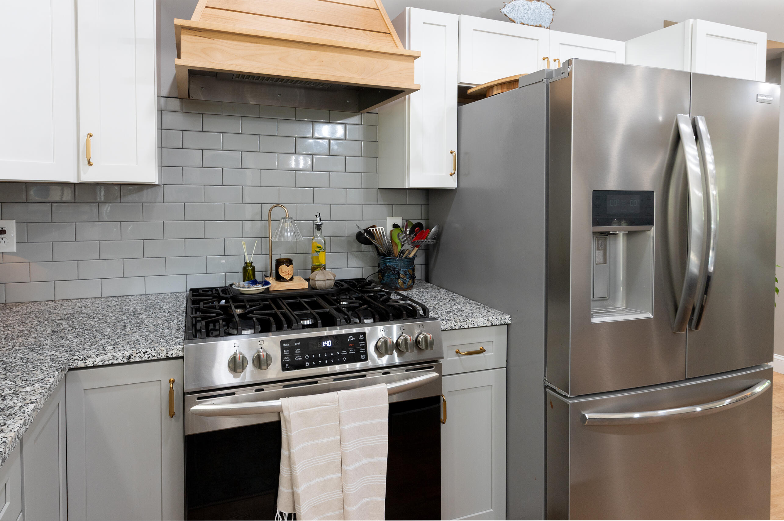 520 Bog Road, Hermon, ME 04401 Stainless appliances