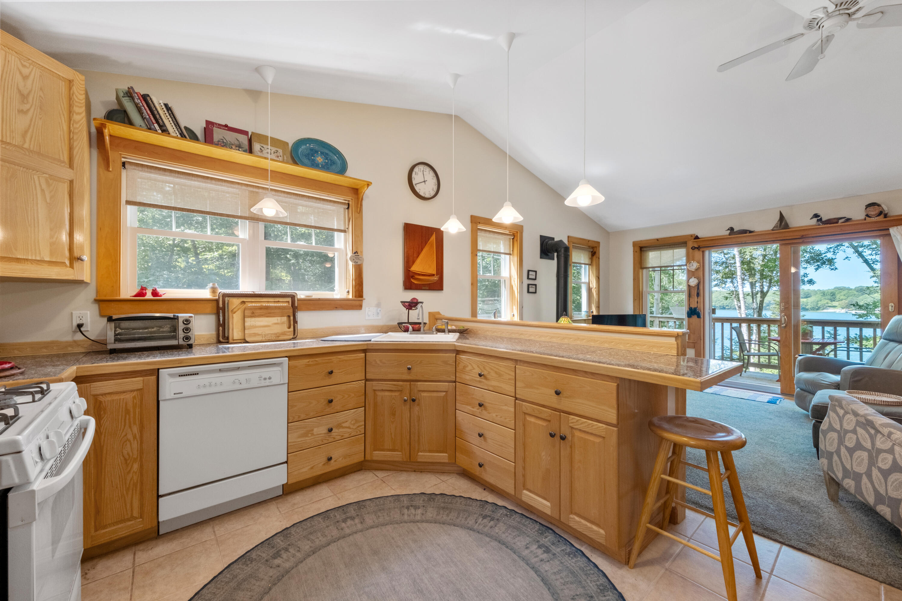 33 Rockinghorse Lane, Saint George, ME, 04859