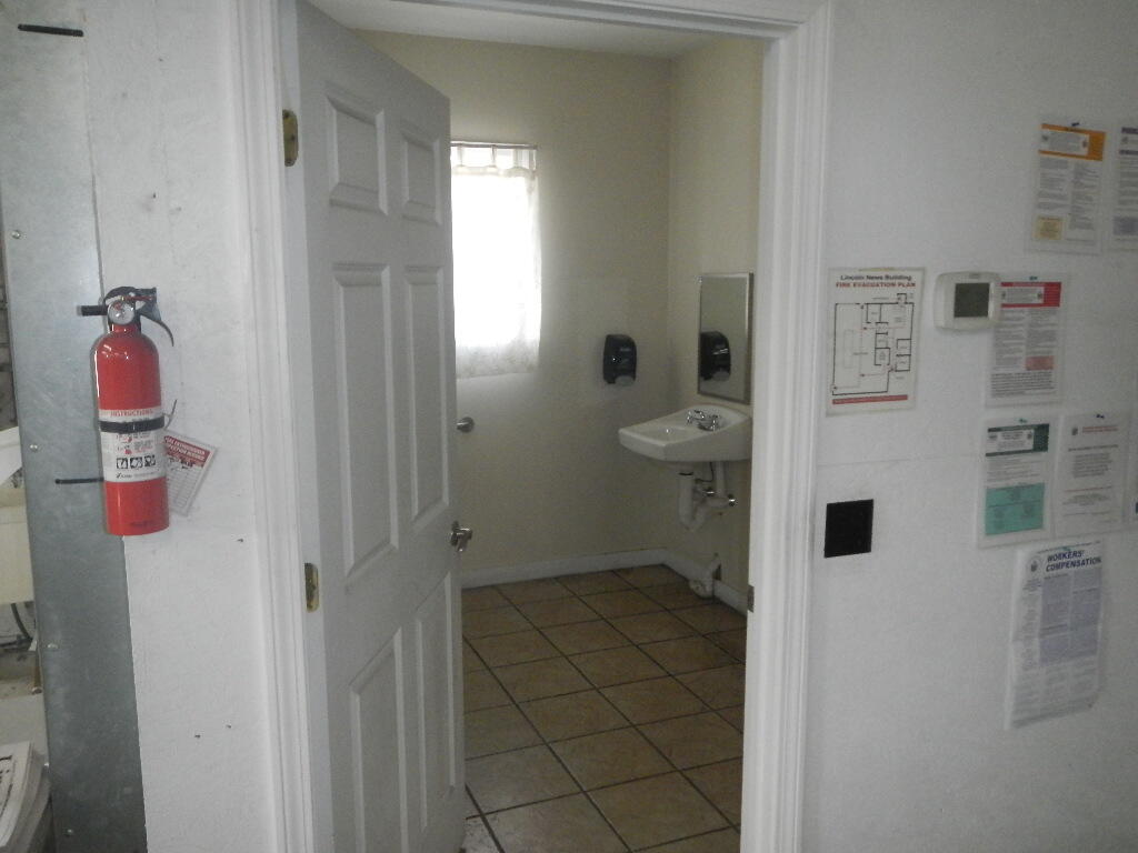 78 W Broadway, Lincoln, ME, 04457