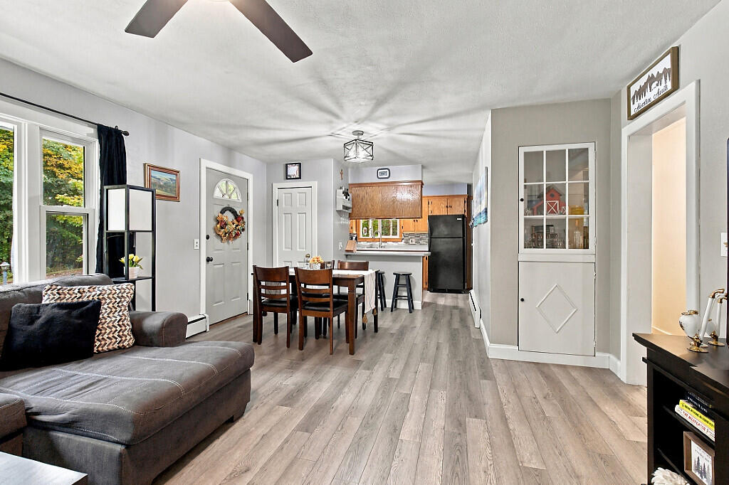 14 Windsor Terrace, Farmingdale, ME 04344 19_BP5A5701_DxO_mls