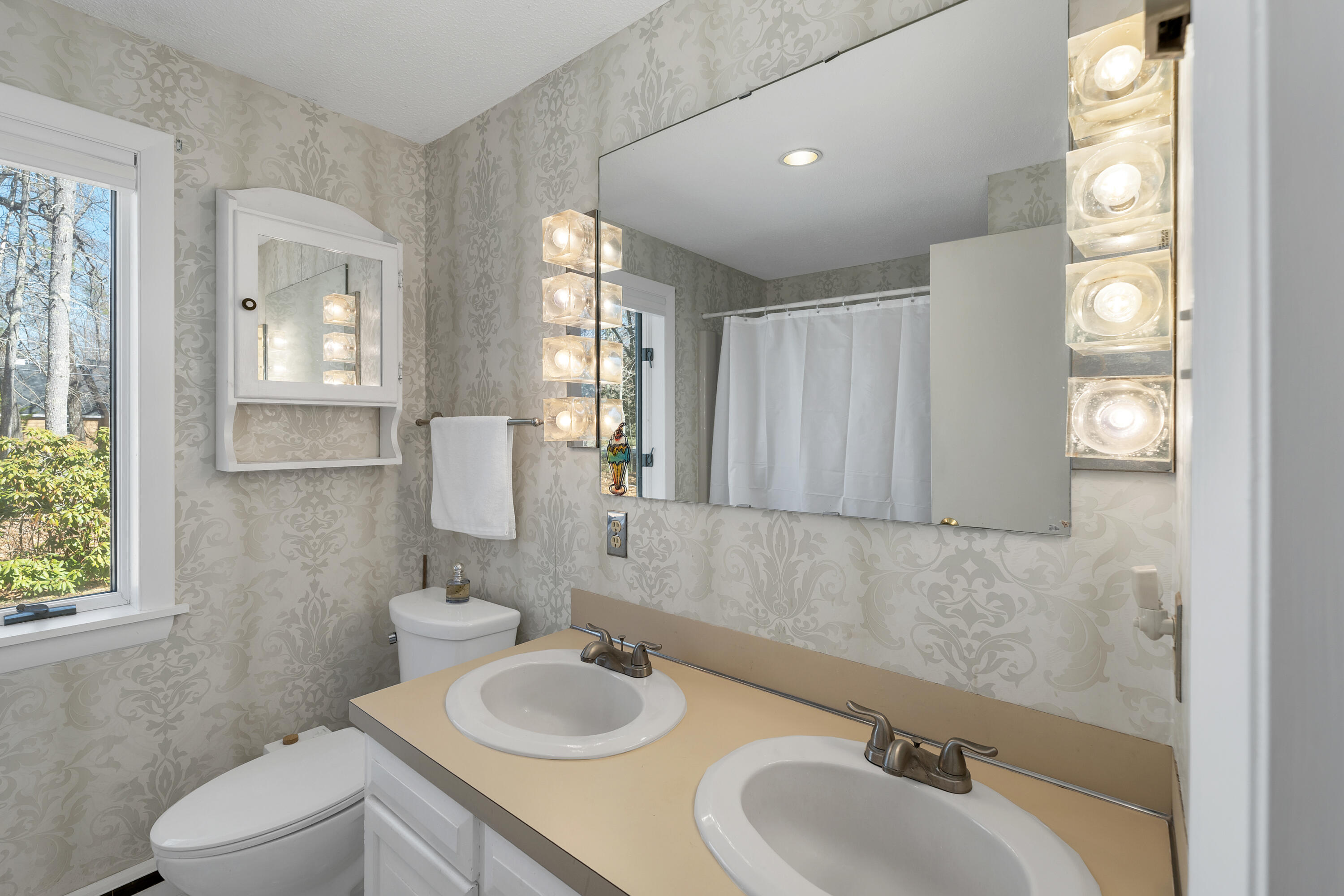 50 James Farm Road, Lee, NH, 03861