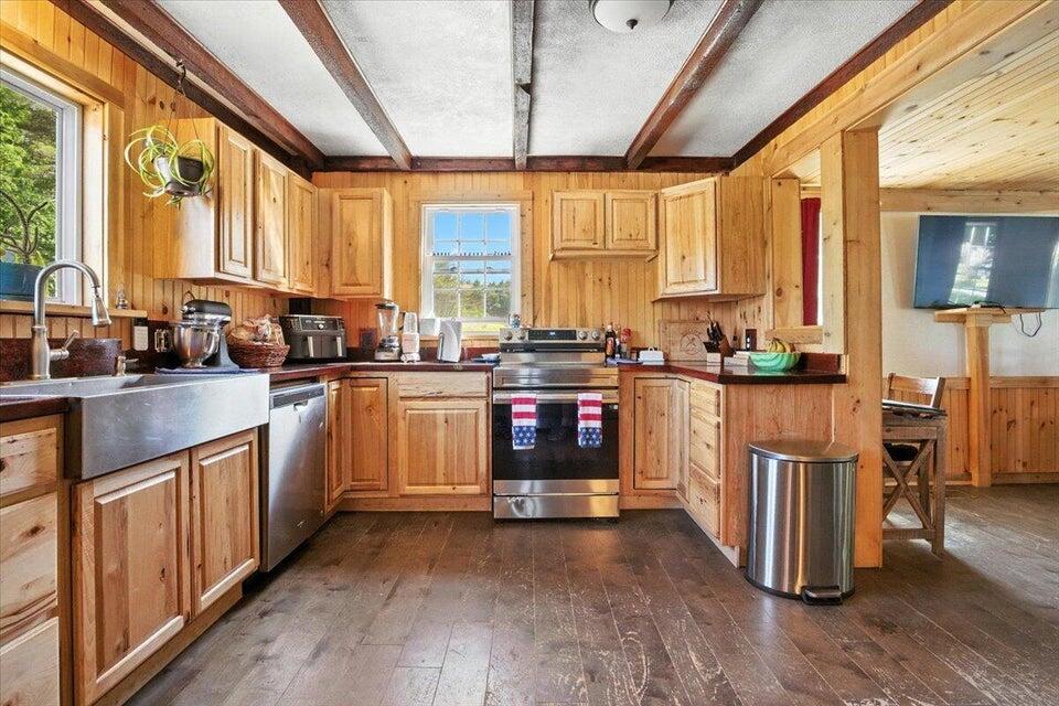 817 Riverside Drive, Augusta, ME, 04330