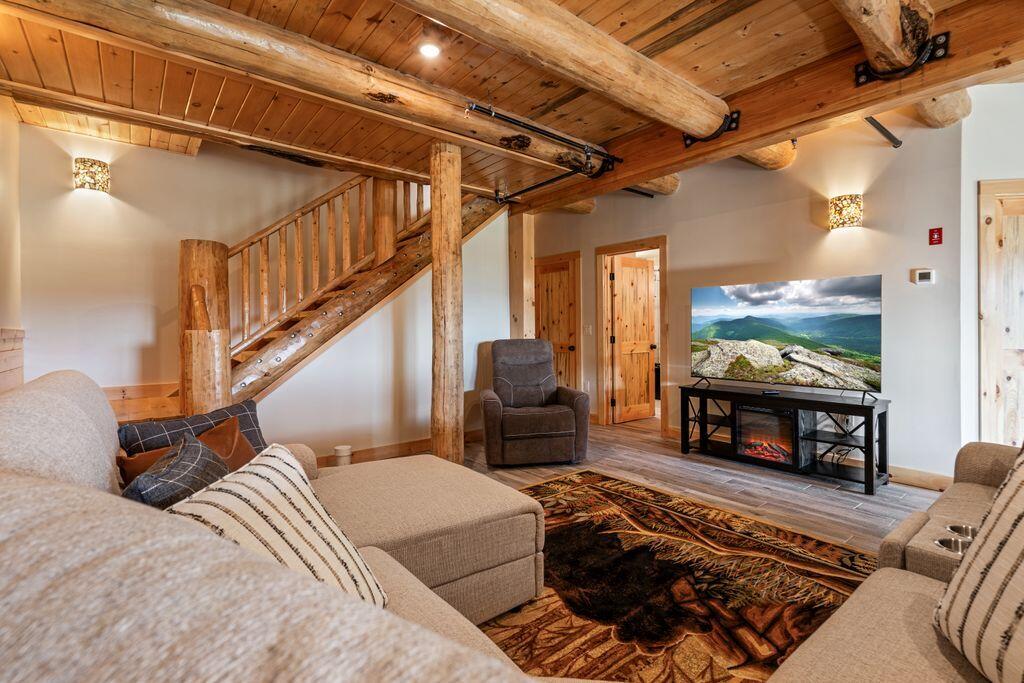 366 Glades View Avenue, Newry, ME, 04261