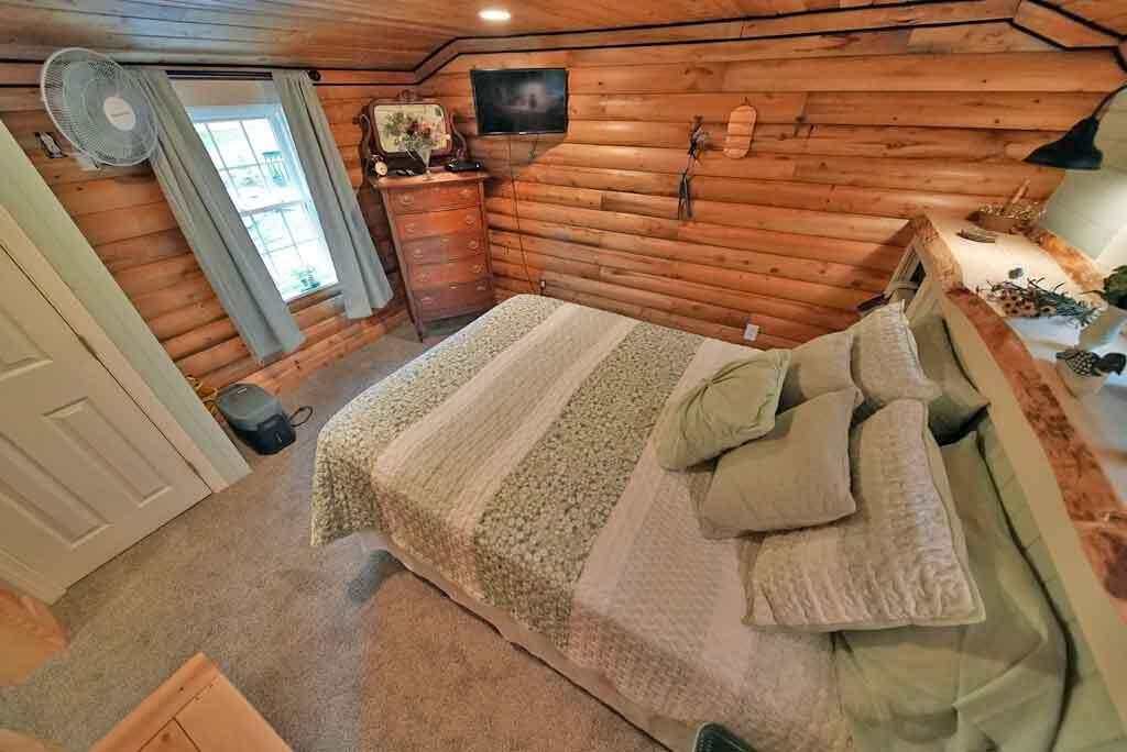 master-bedroom-me-cabin