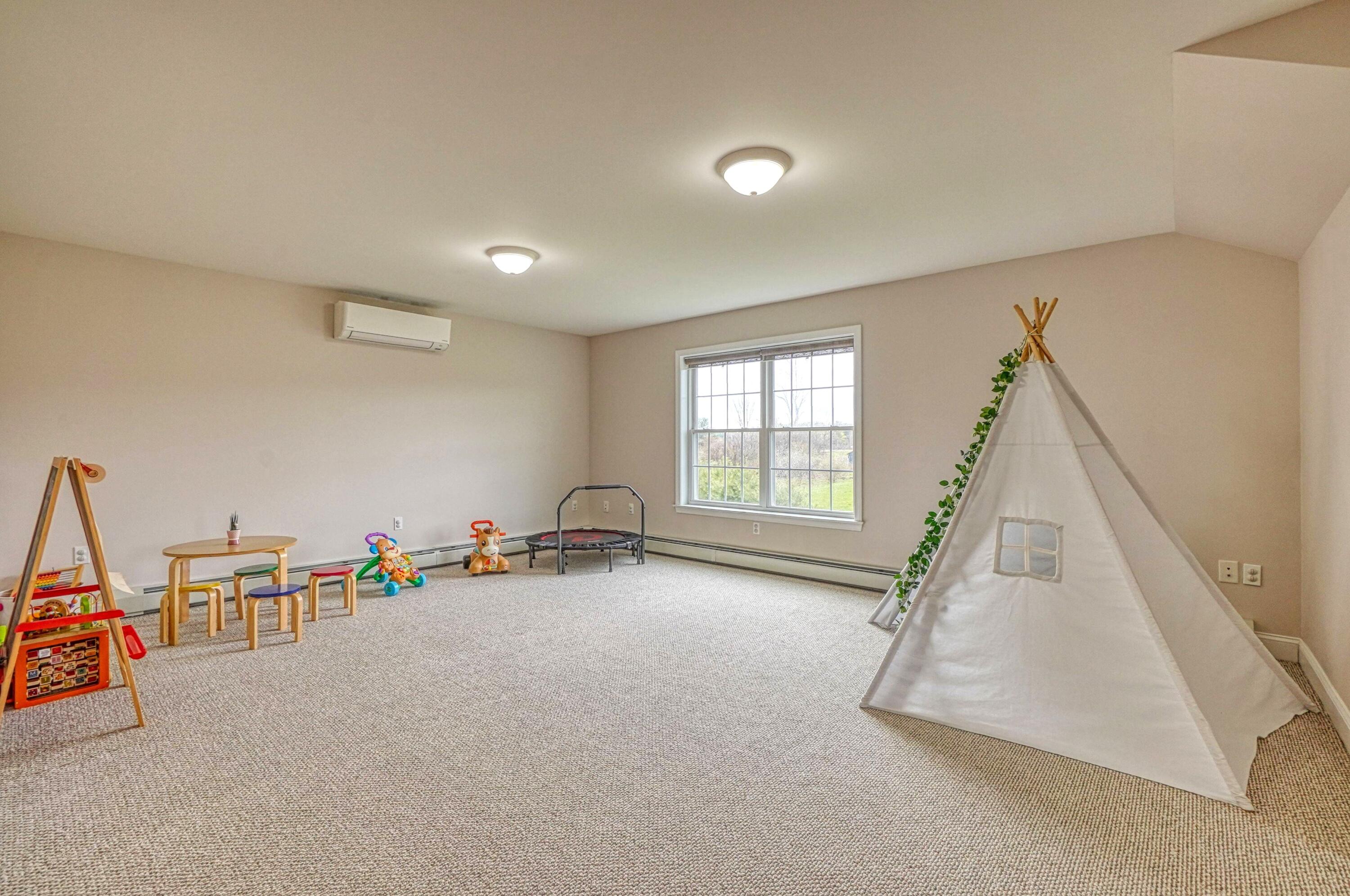 24 Royale Drive, Sidney, ME, 04330