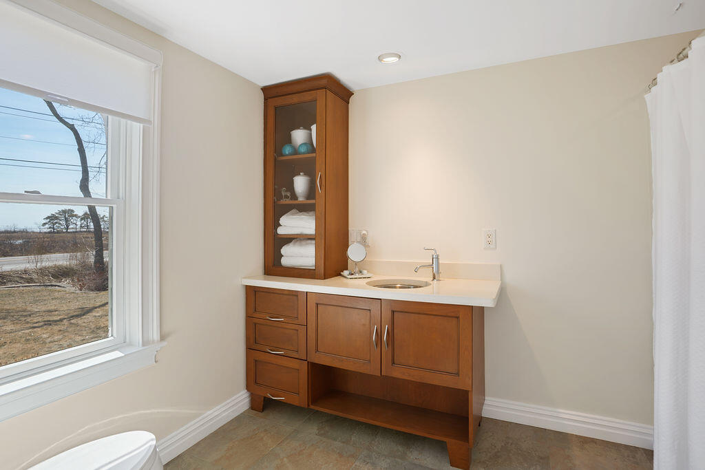 189 Western Avenue, Kennebunk, ME, 04043