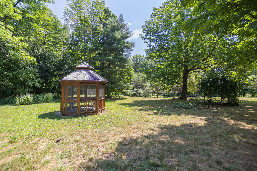 72 Main Street, Peru, ME, 04290