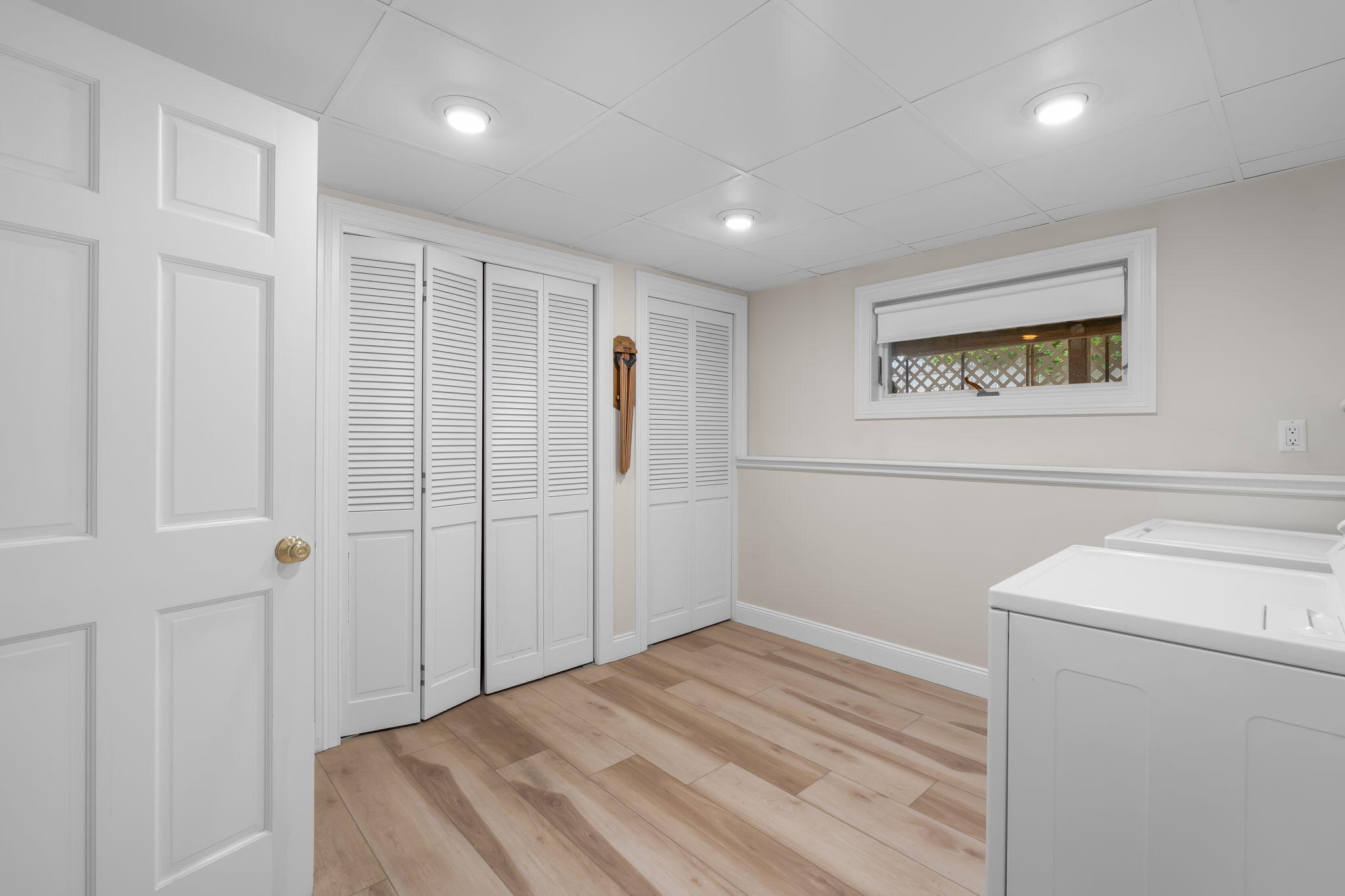 50 Laurel Circle, Bangor, ME 04401 Laundry area