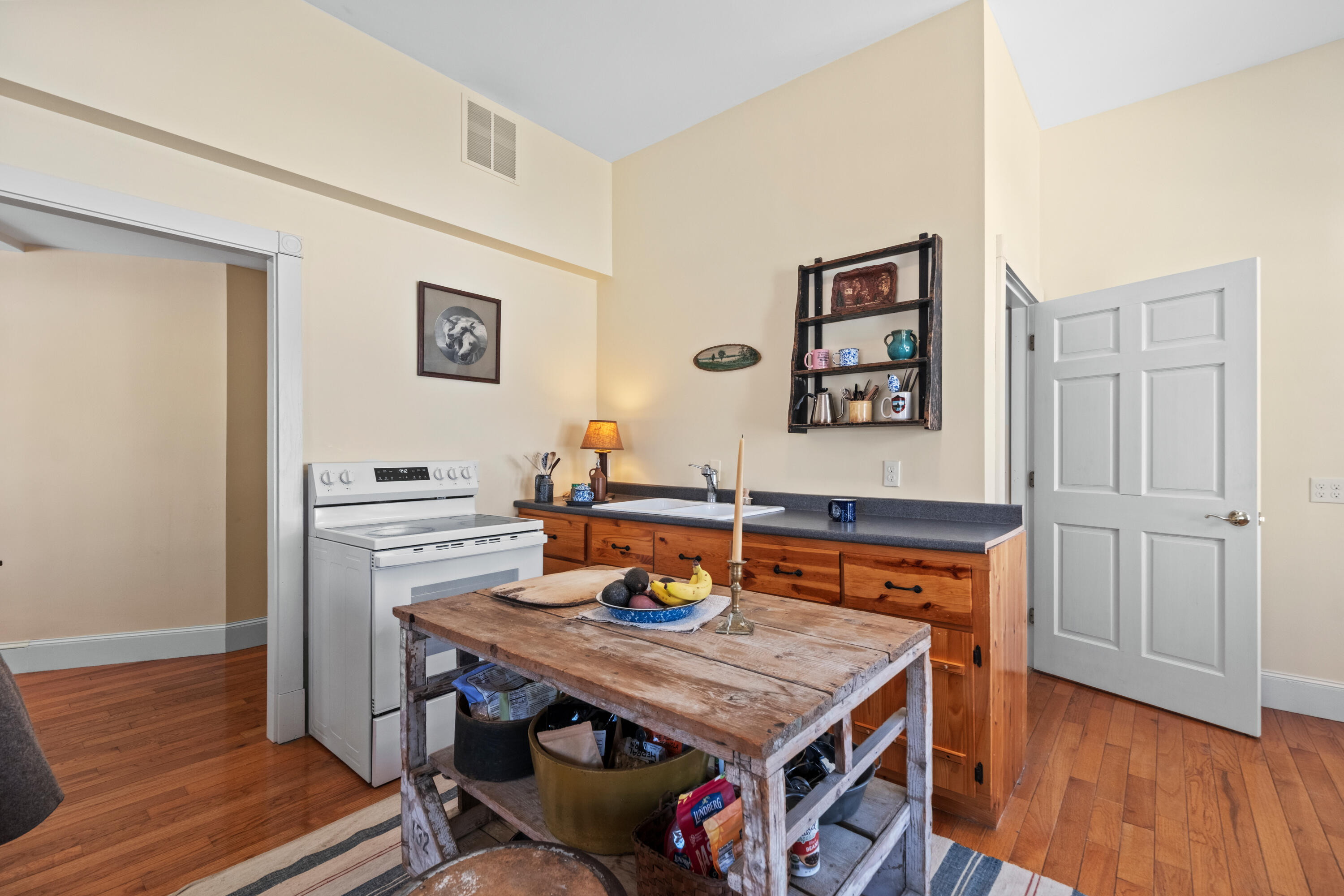 31-33 Booker Street UNIT 4, Thomaston, ME, 04861