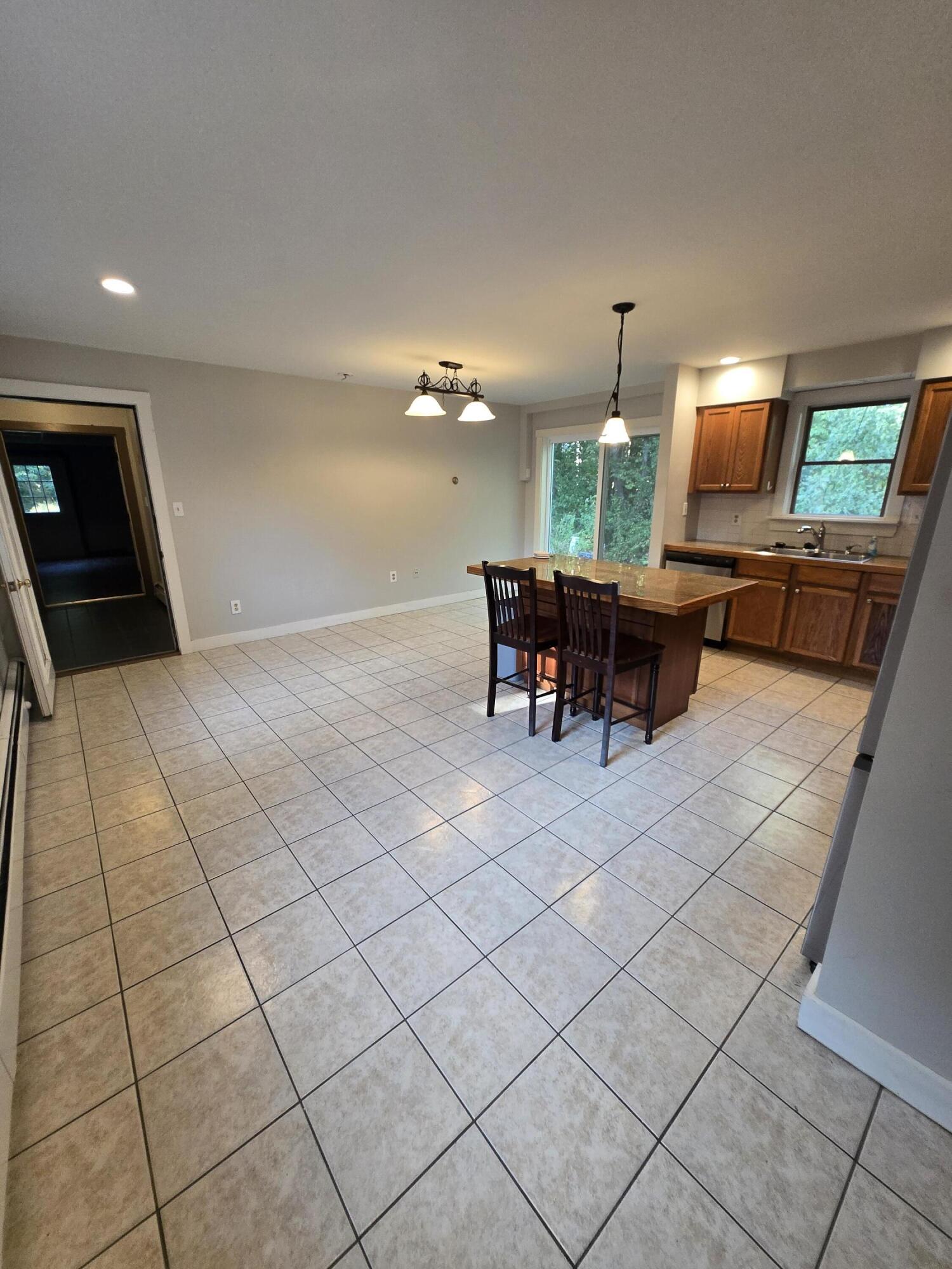 25 Falmouth Road, Falmouth, ME 04105 UNIT 2